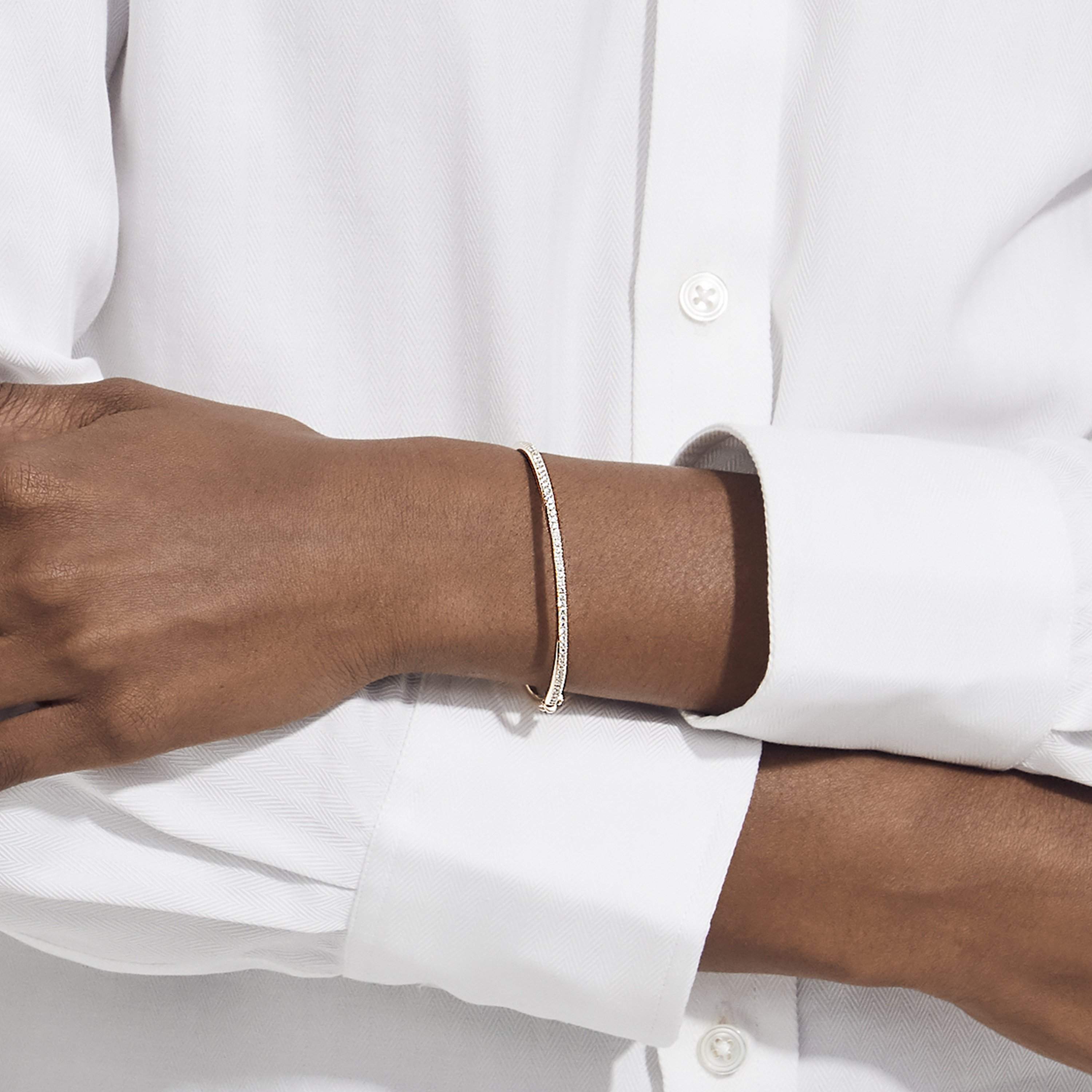 DB Classic bangle in yellow gold DB Classic bangle in yellow gold, image 3