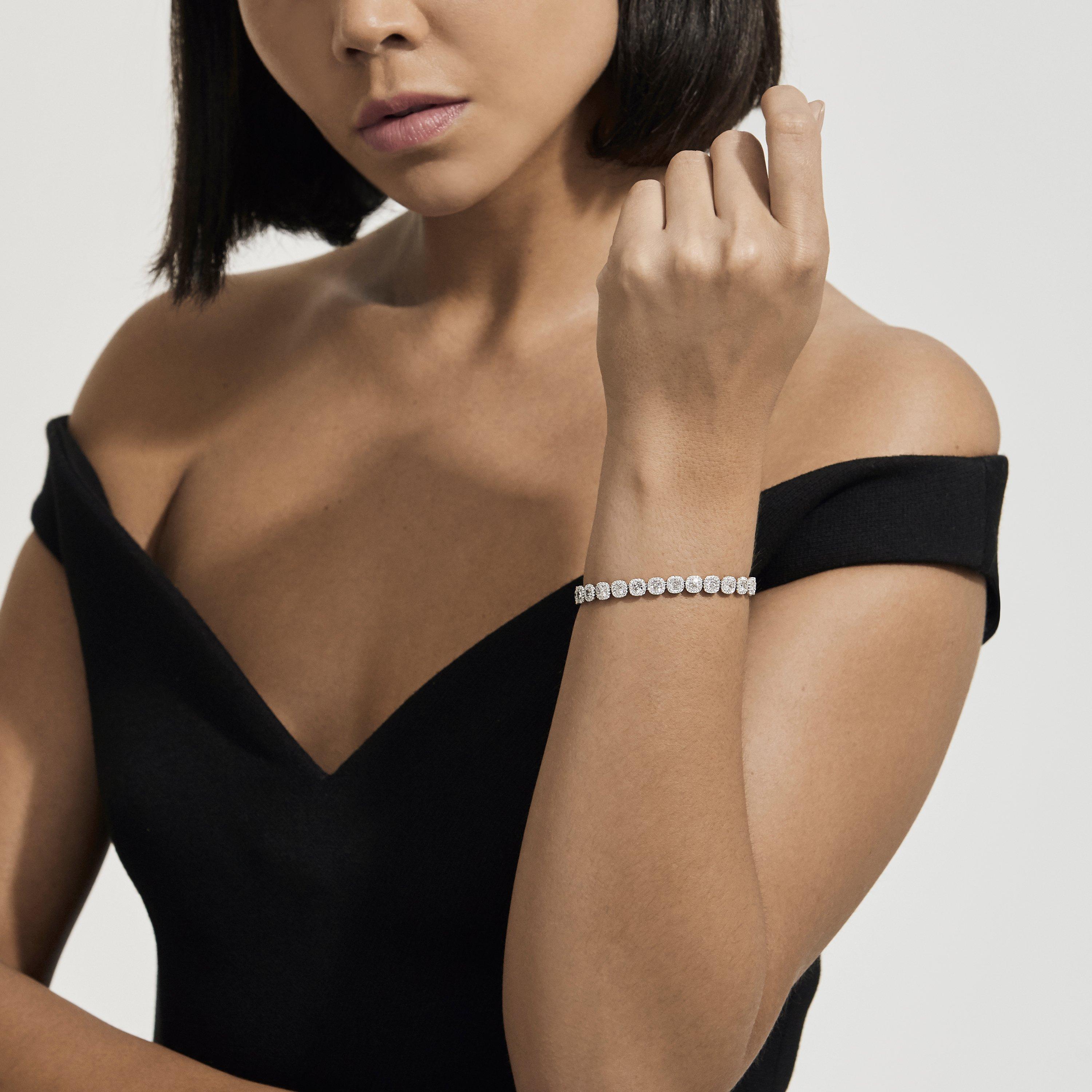 Aura cushion-cut diamond bracelet