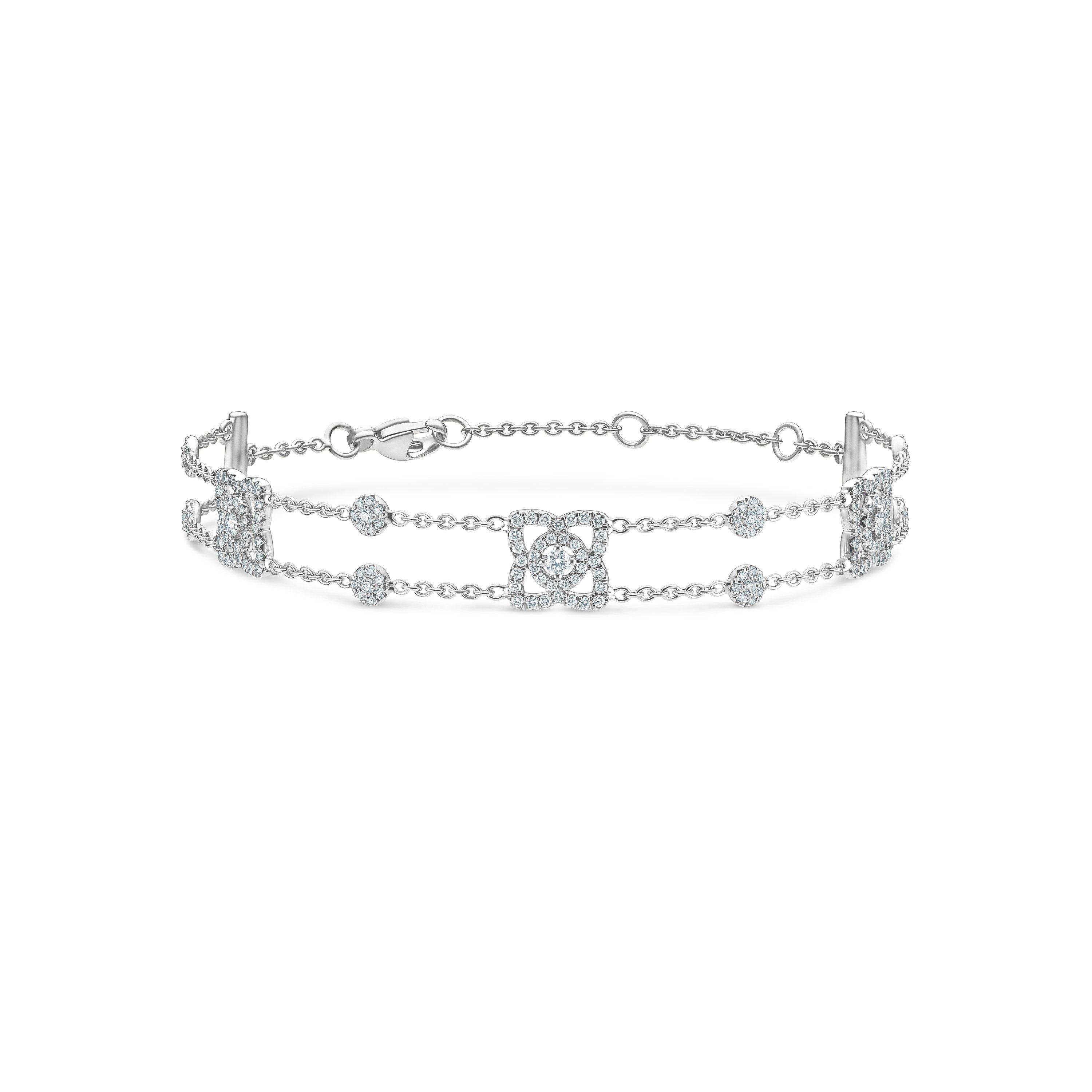 18kt white gold Enchanted Lotus three diamond charm bracelet Farfetch Damen Accessoires Schmuck Armbänder 