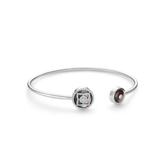 Enchanted Lotus bangle in white gold and mother-of-pearl