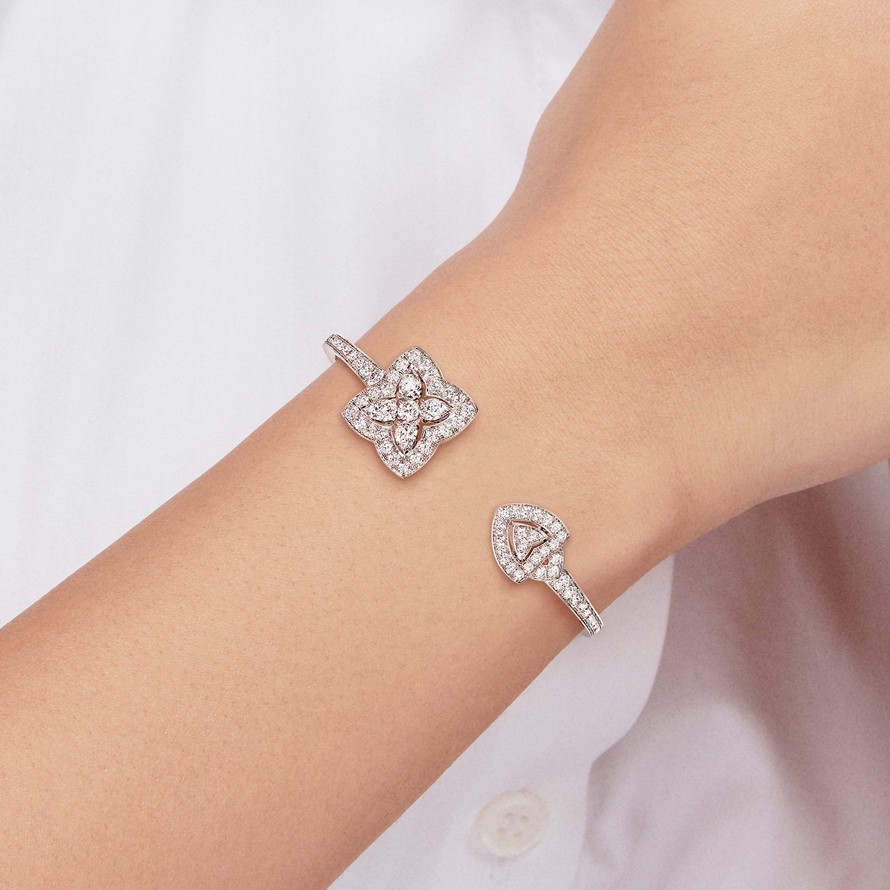 Enchanted Lotus open bangle in white gold Enchanted Lotus open bangle in white gold, image 3