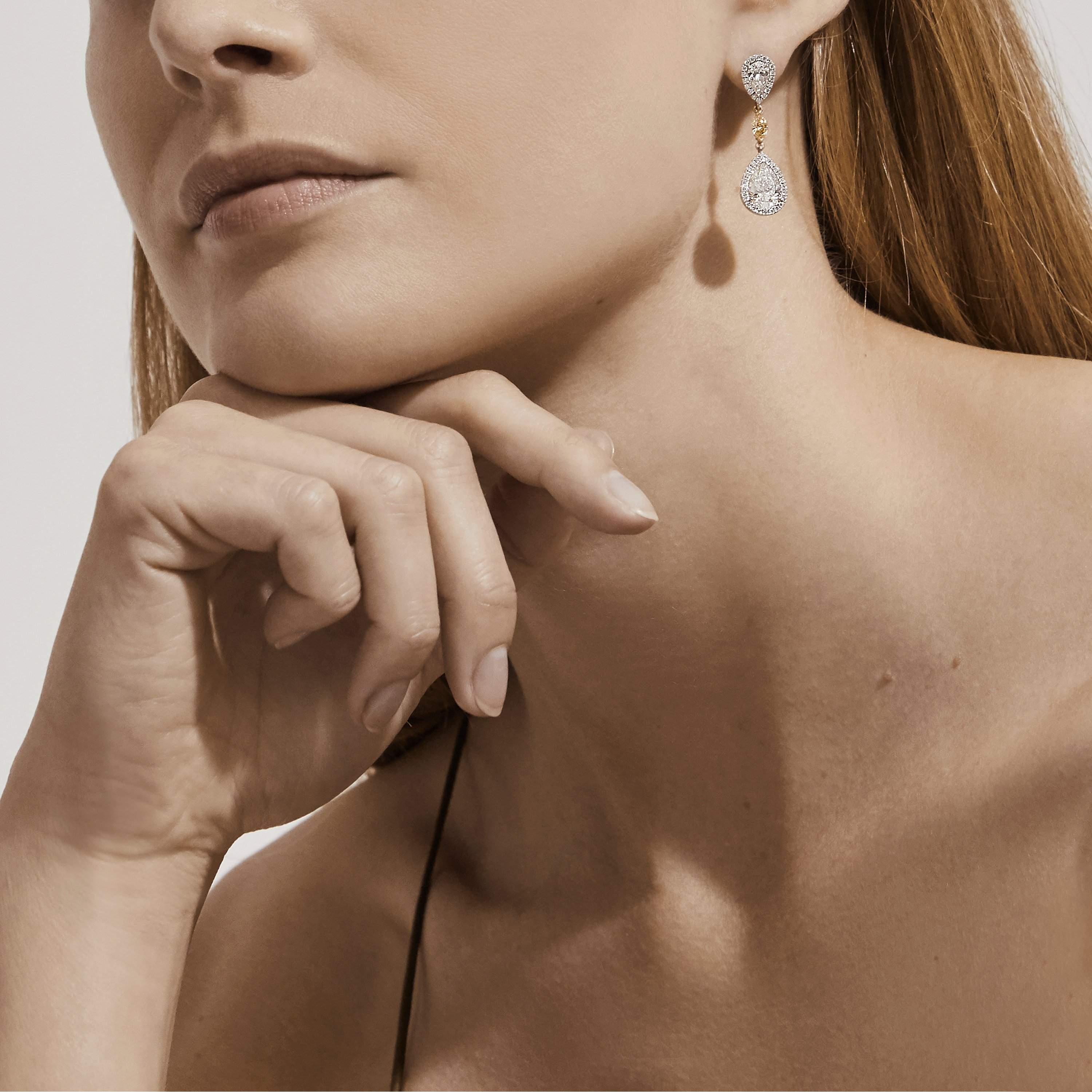 Aura pear-shaped diamond earrings, image 2
