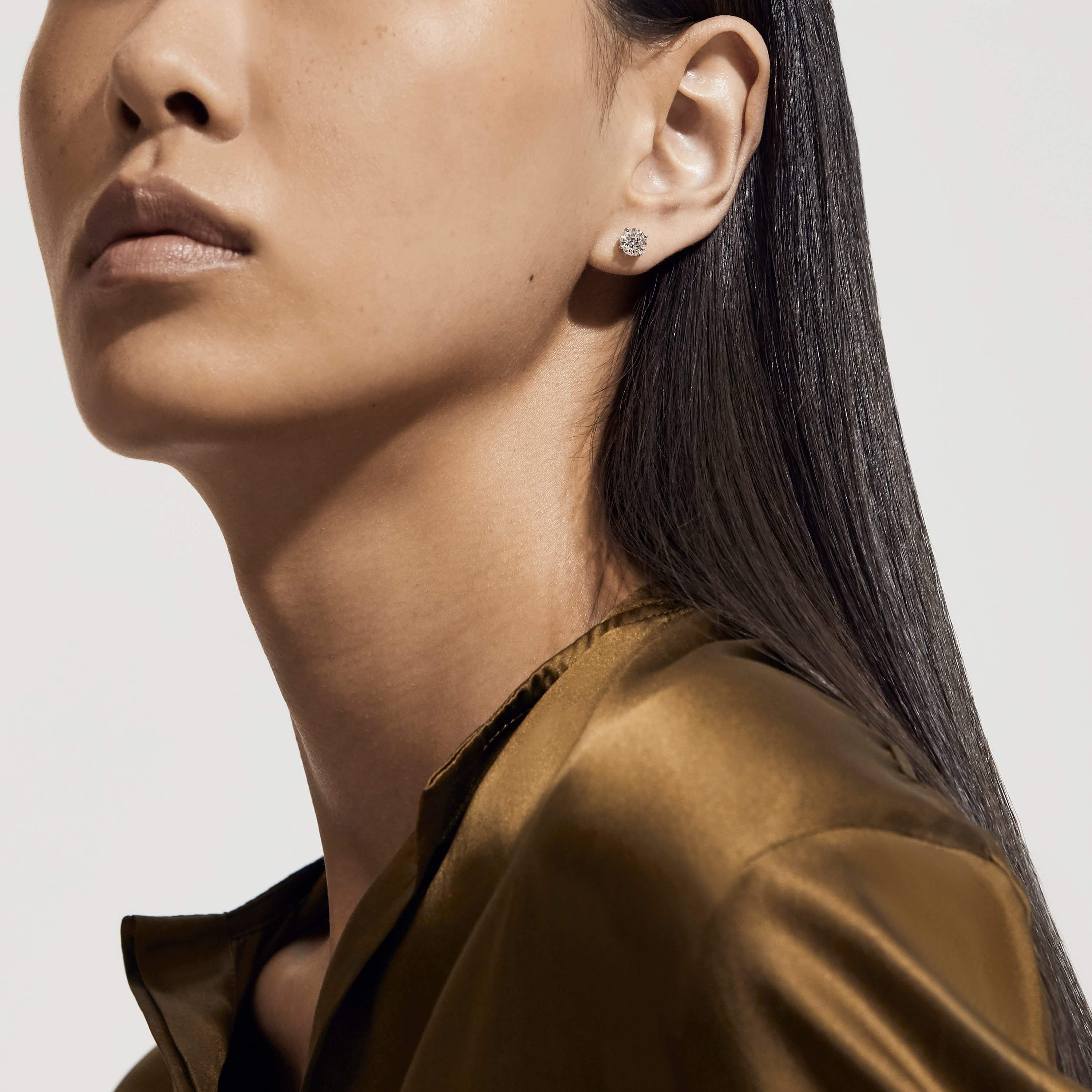 Full carat diamond earrings discount