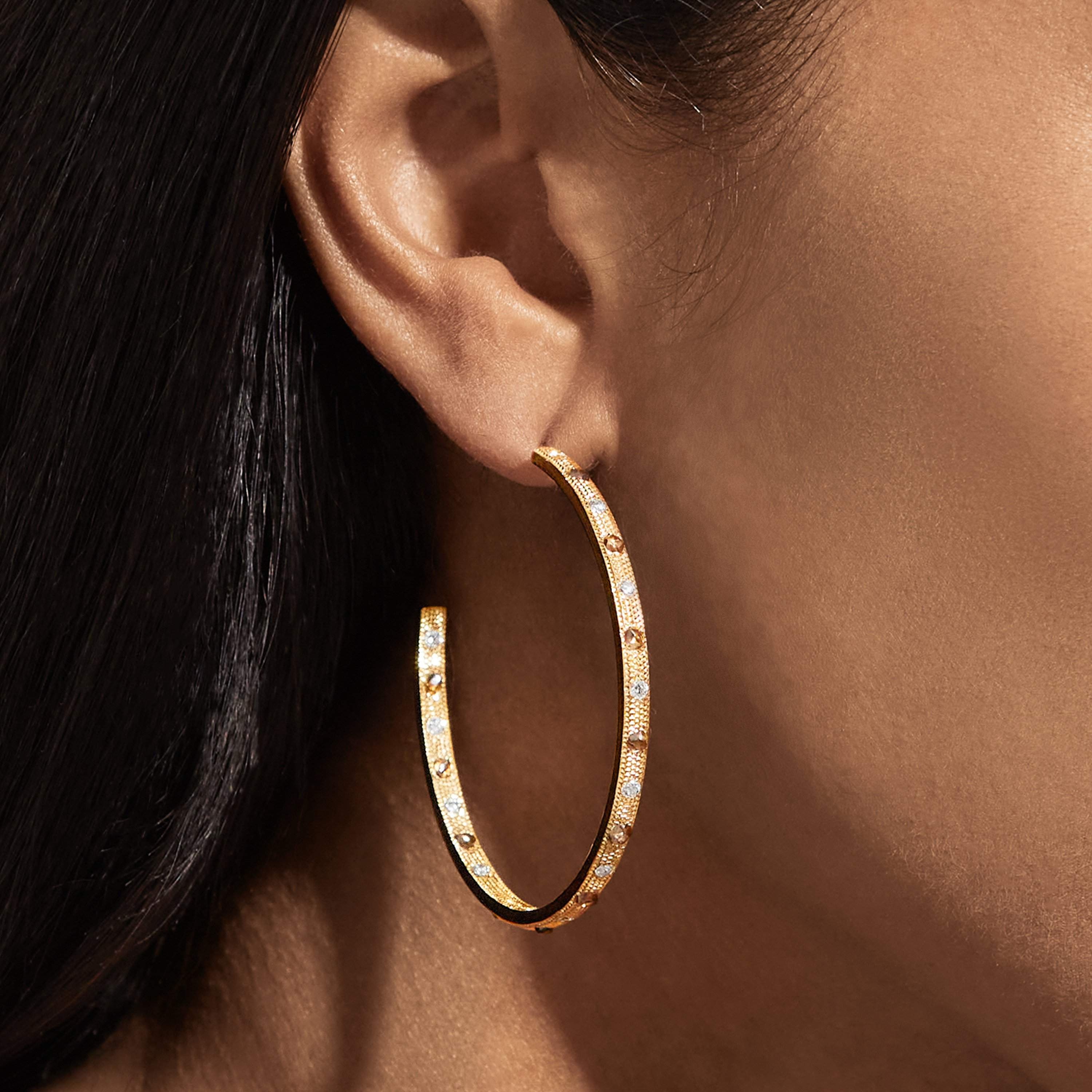 Talisman hoop earrings in yellow gold Talisman hoop earrings in yellow gold, image 3