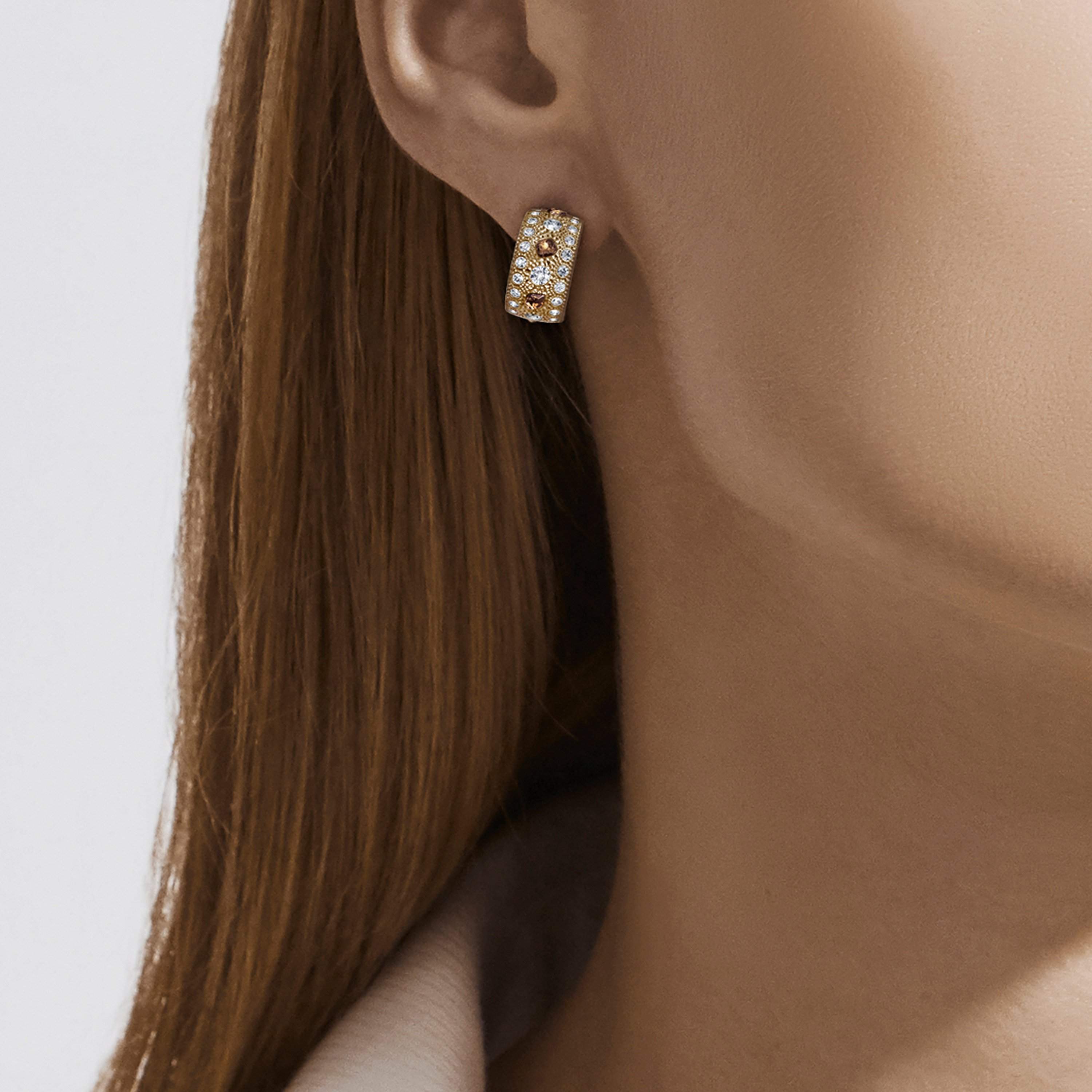 Talisman small hoop earrings in yellow gold Talisman small hoop earrings in yellow gold, image 3