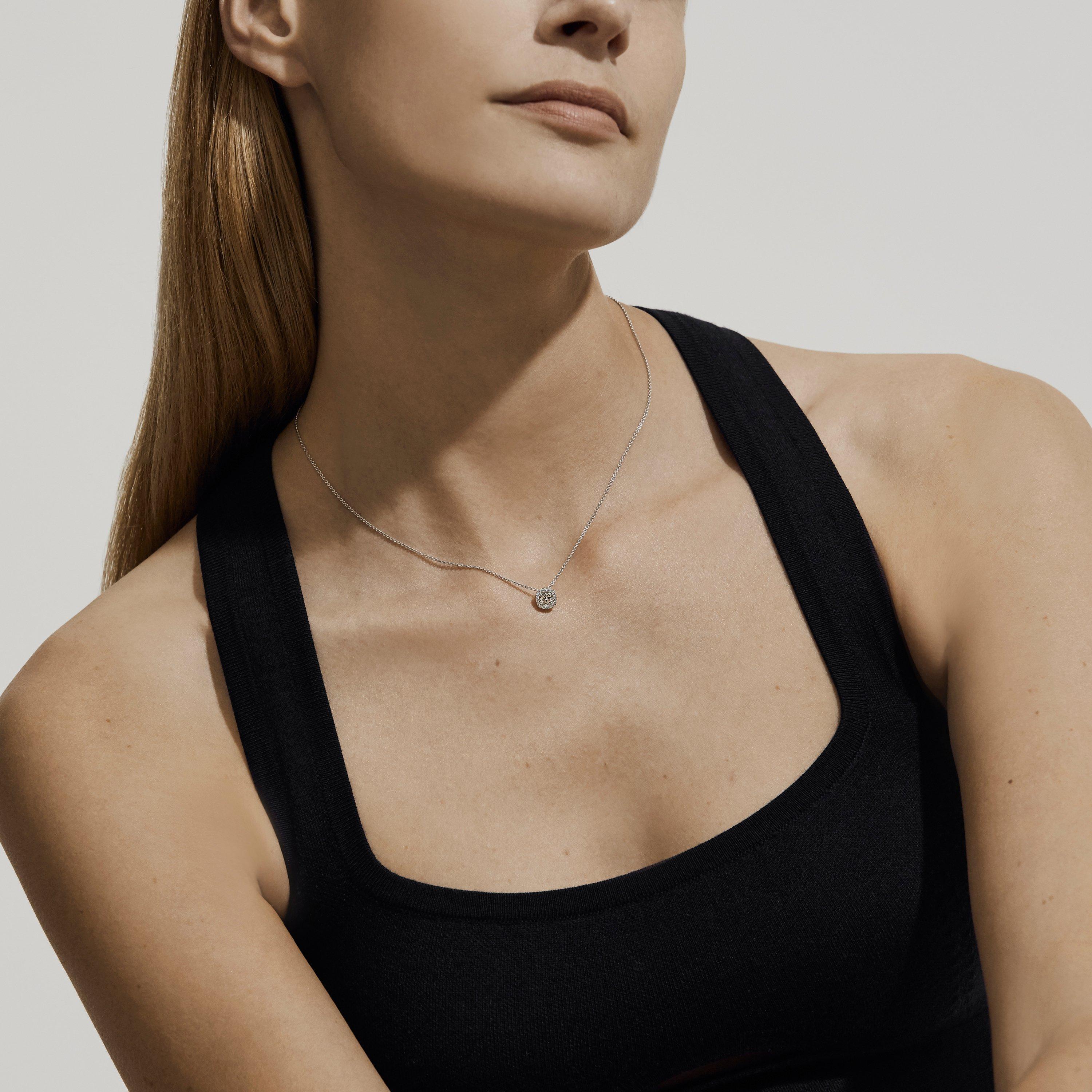 De Beers 'Aura' 18 Carat White Gold Diamond Pendant and Chain at 1stDibs   pendant aura heart black diamond mini, de beers diamond pendant, pendant  aura heart gold diamond mini