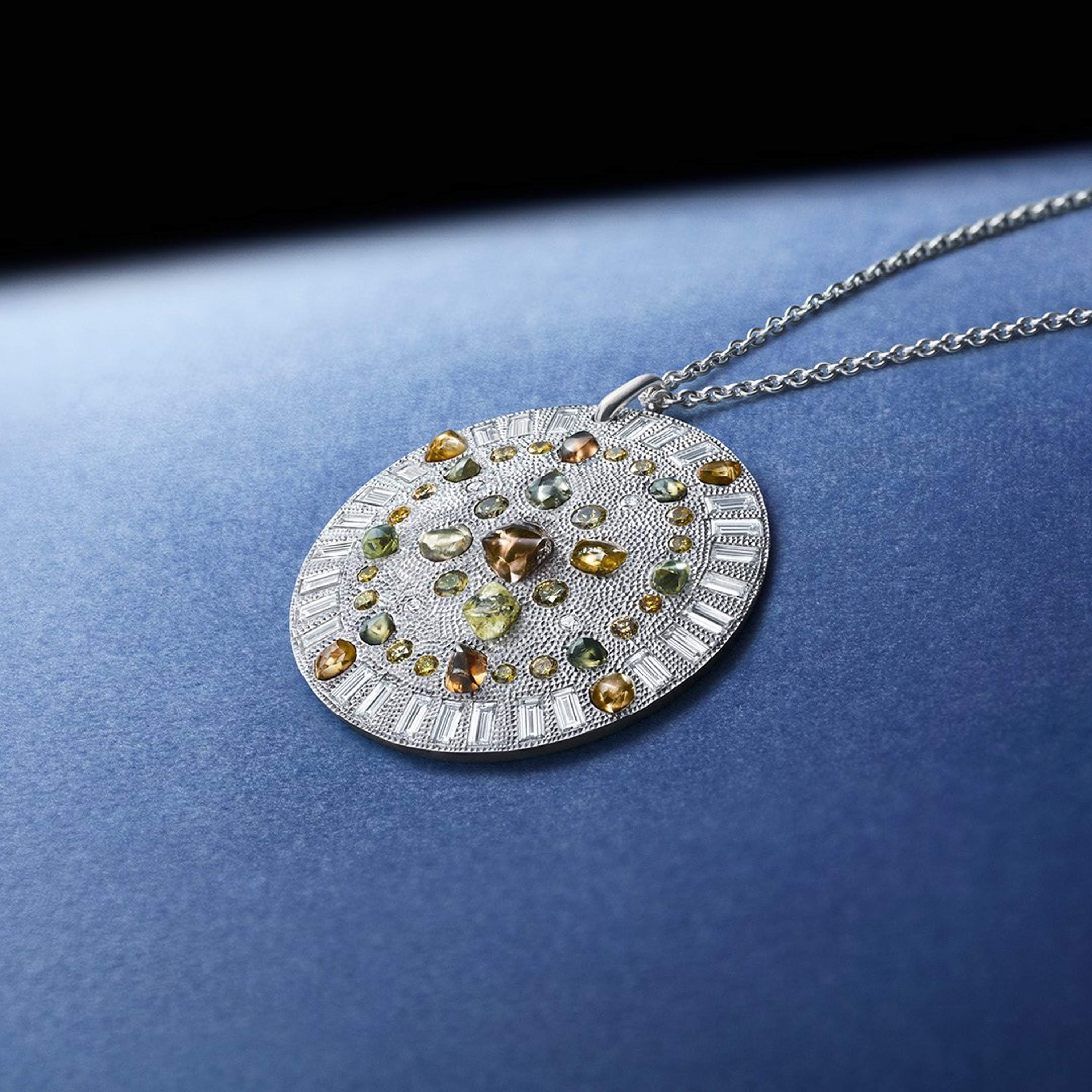 Talisman Medal in White Gold De Beers AT