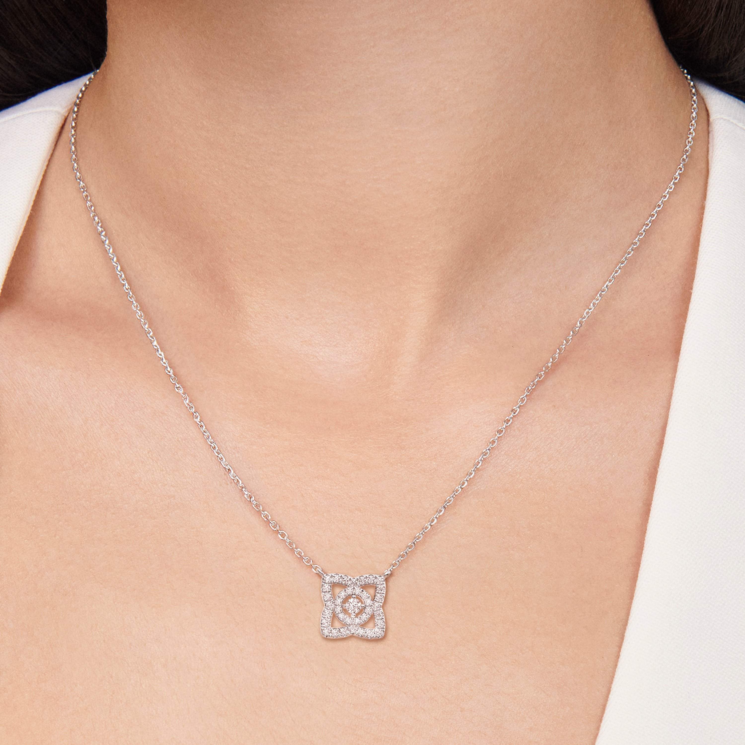 Enchanted Lotus pendant in white gold Enchanted Lotus pendant in white gold, image 3