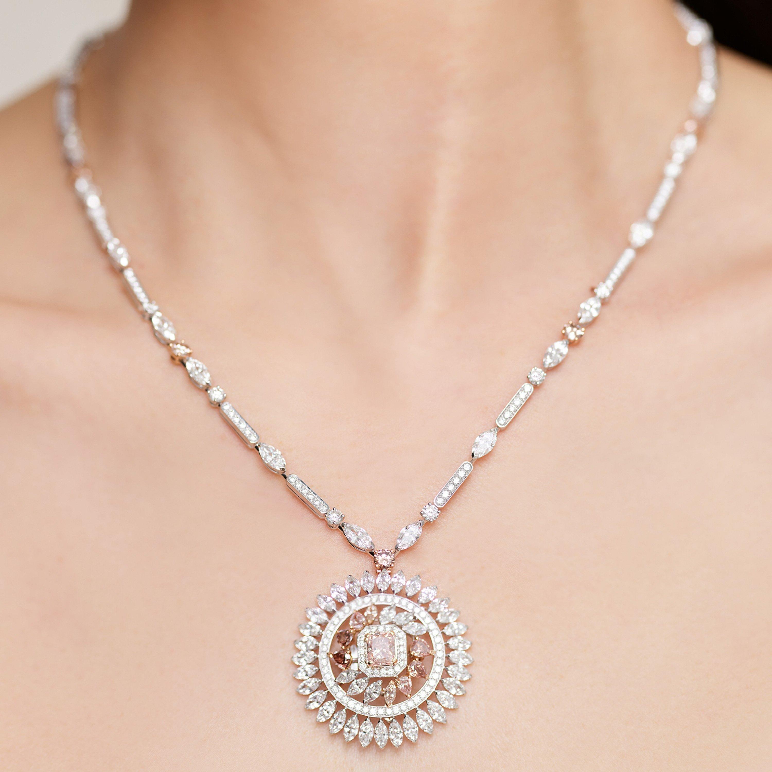 Thames Path necklace London by De Beers  Real diamond necklace, Diamond  jewelry designs, Jewelry