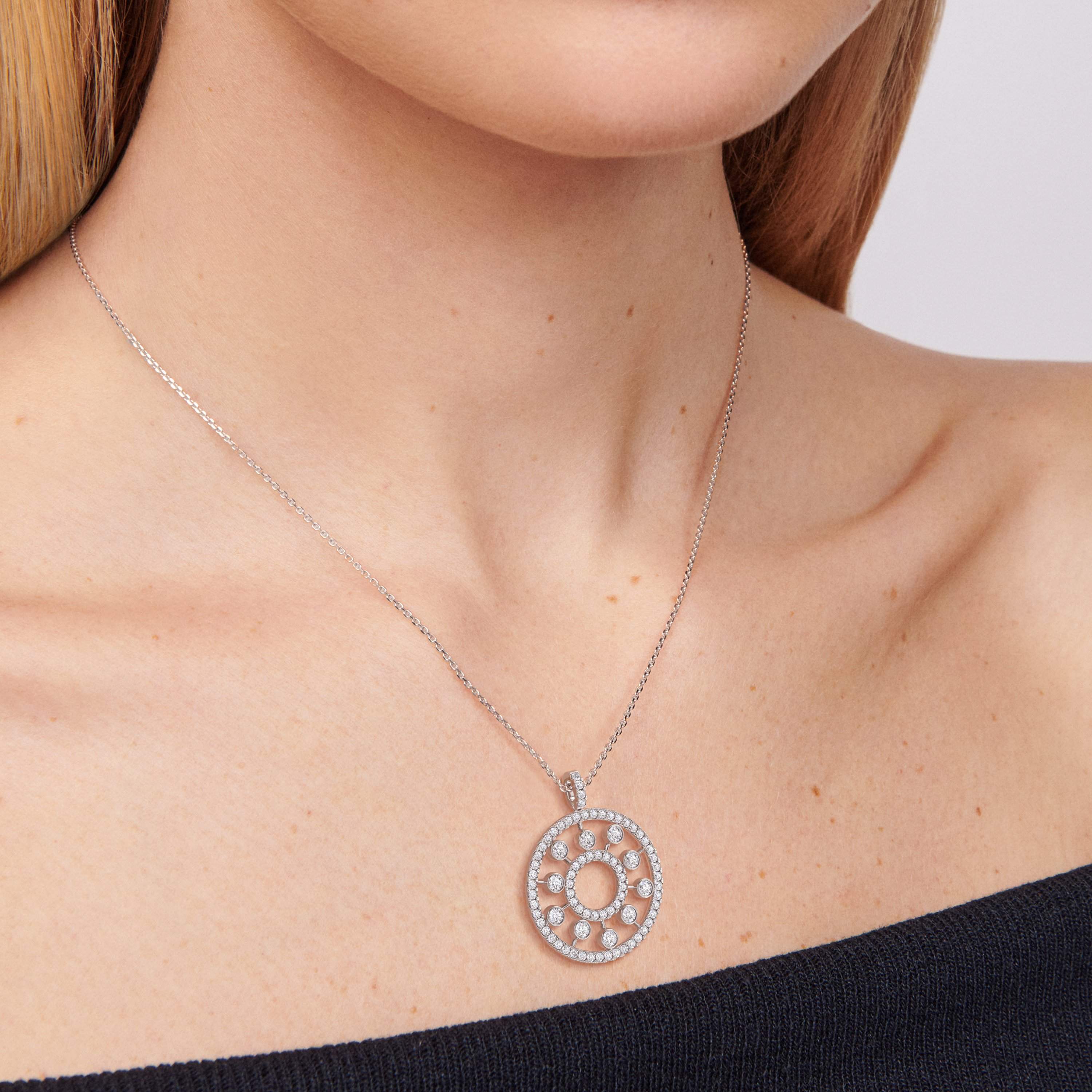 Dewdrop medallion in white gold 45 cm Dewdrop medallion in white gold 45 cm, image 3