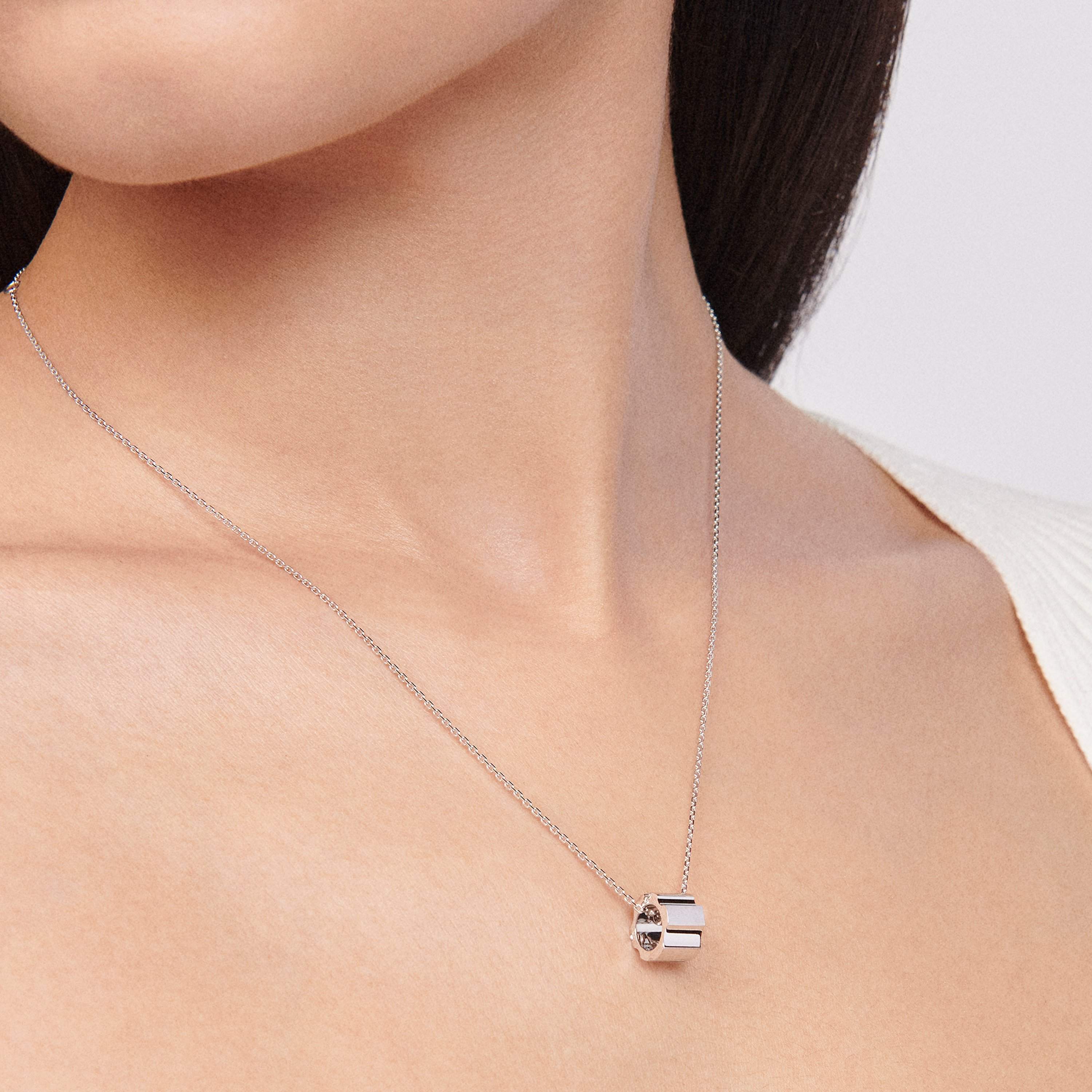 De Beers RVL Pendant in White Gold De Beers RVL Pendant in White Gold, image 3