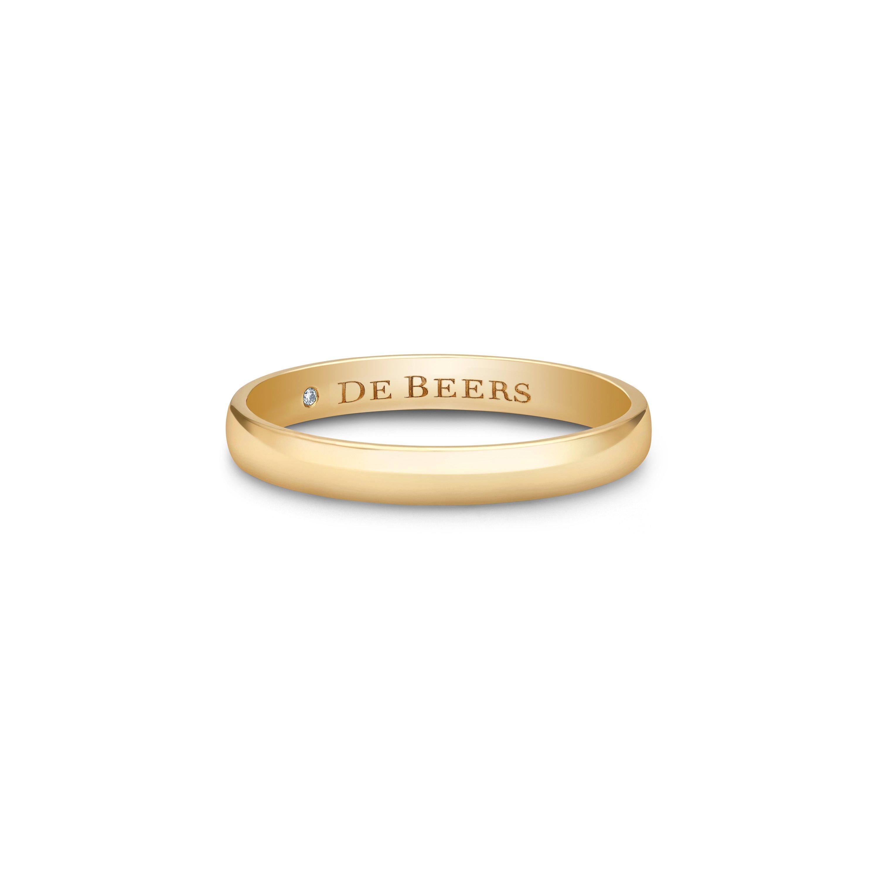 Wide Court band in yellow gold | De Beers UK