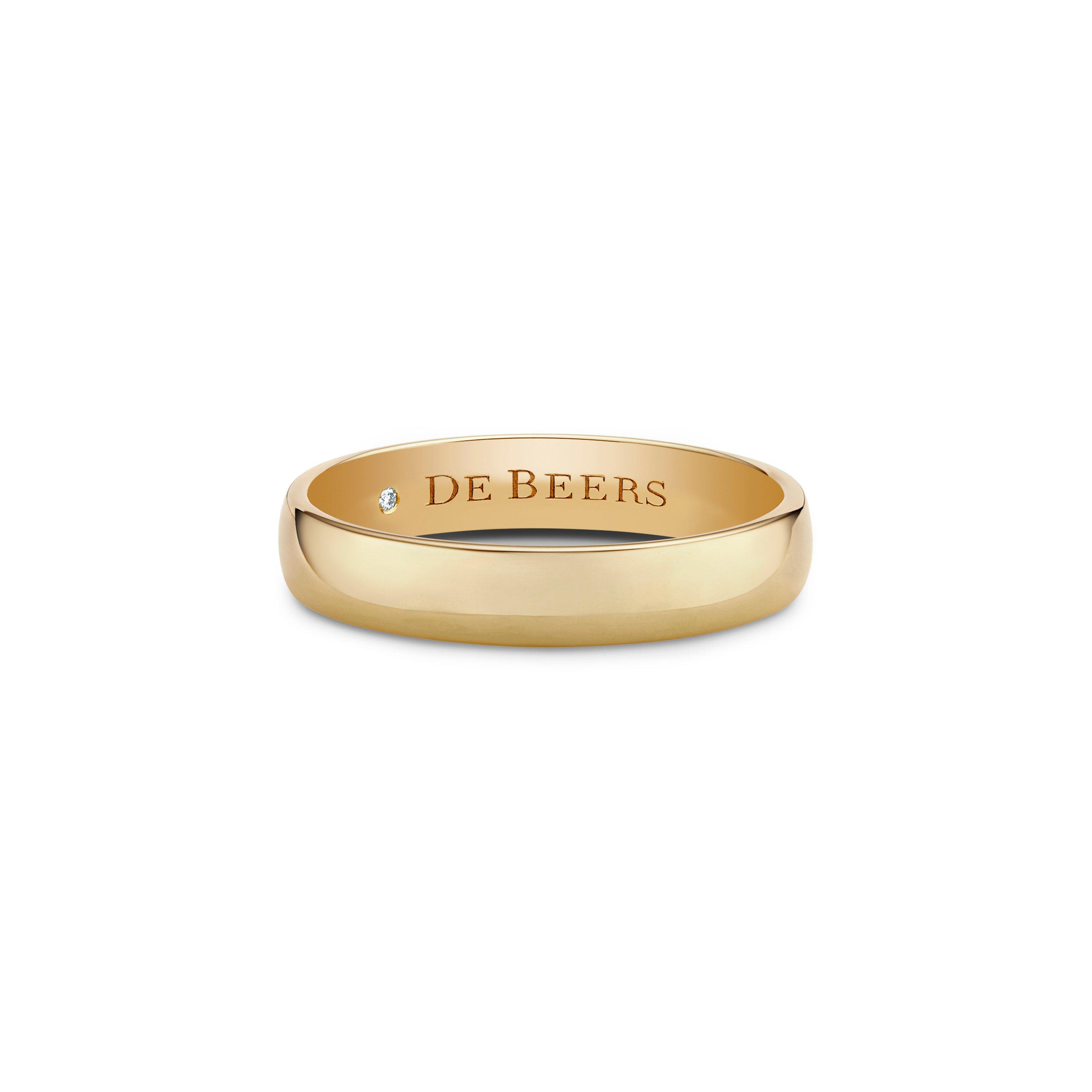 Wide Court band in yellow gold | De Beers UK