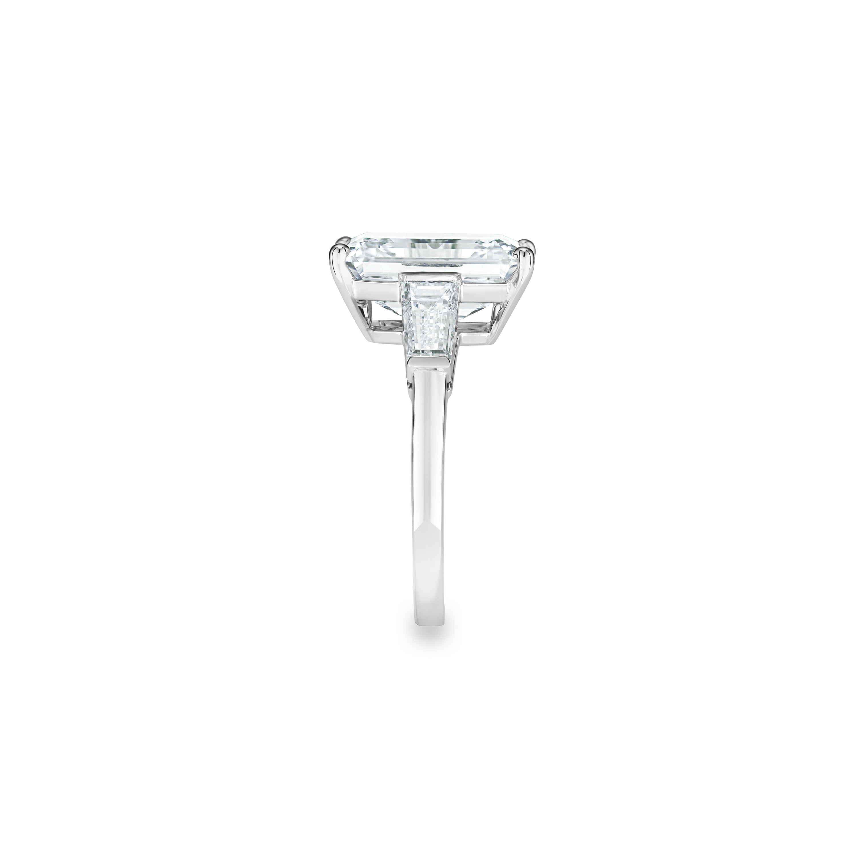 DB Classic emerald-cut and tapered diamond ring, image 3