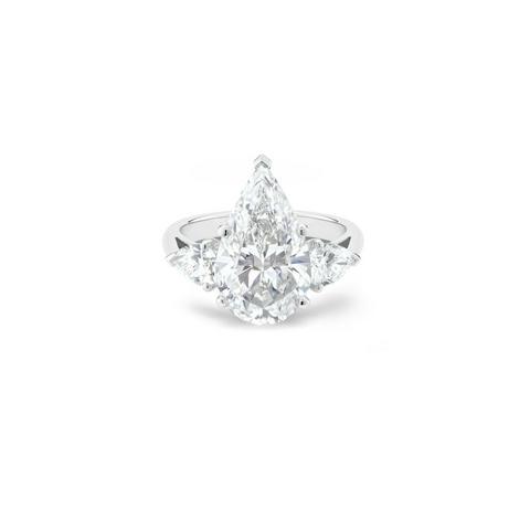 DB Classic pear-shaped diamond ring