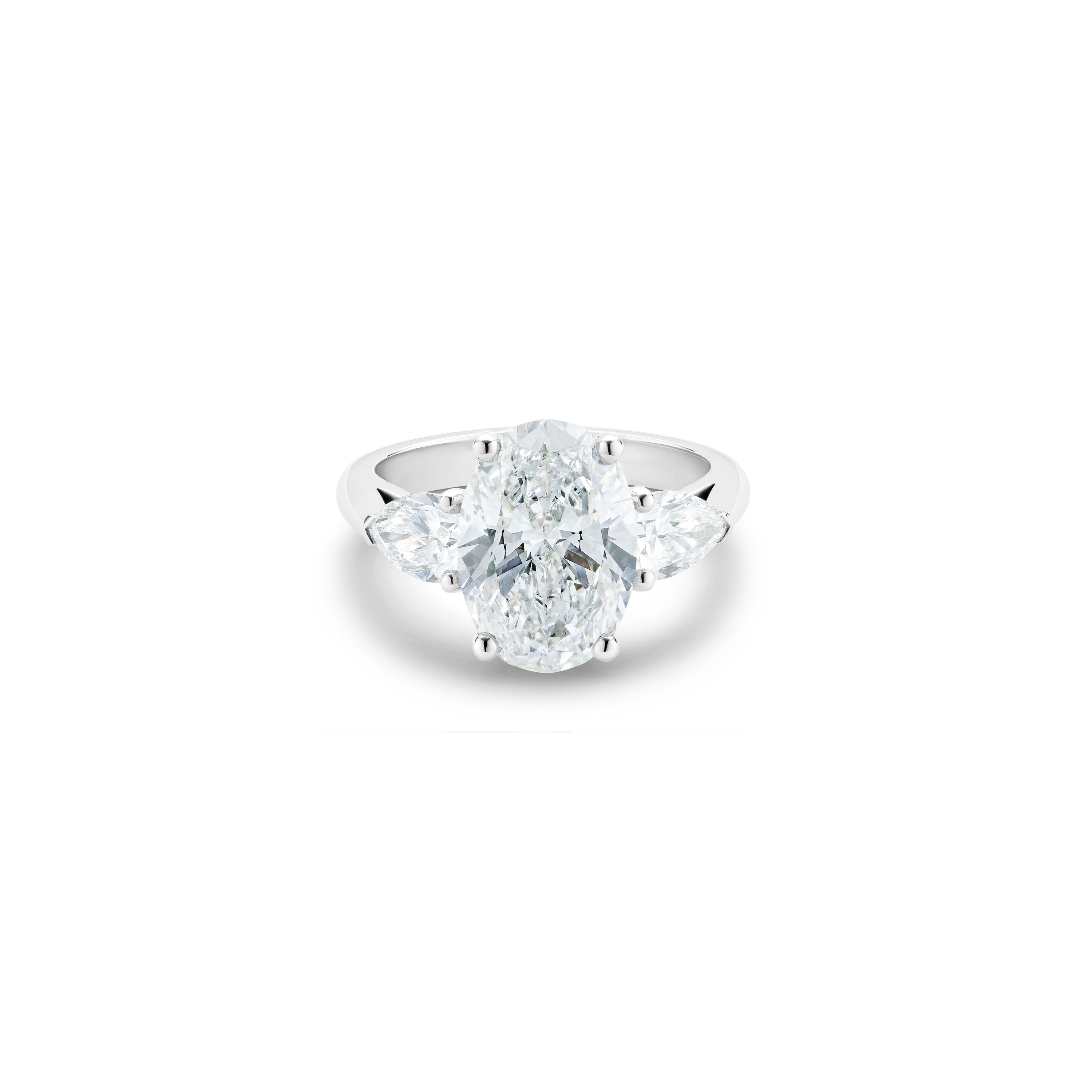 DB Classic oval-shaped and pear-shaped diamond ring