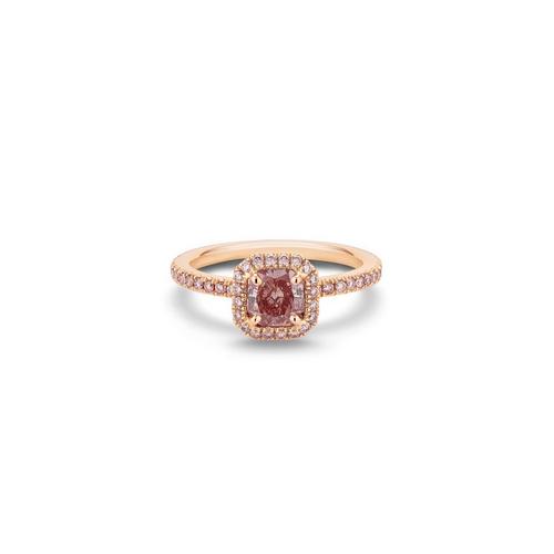 Aura fancy intense purplish pink square diamond ring | De Beers US