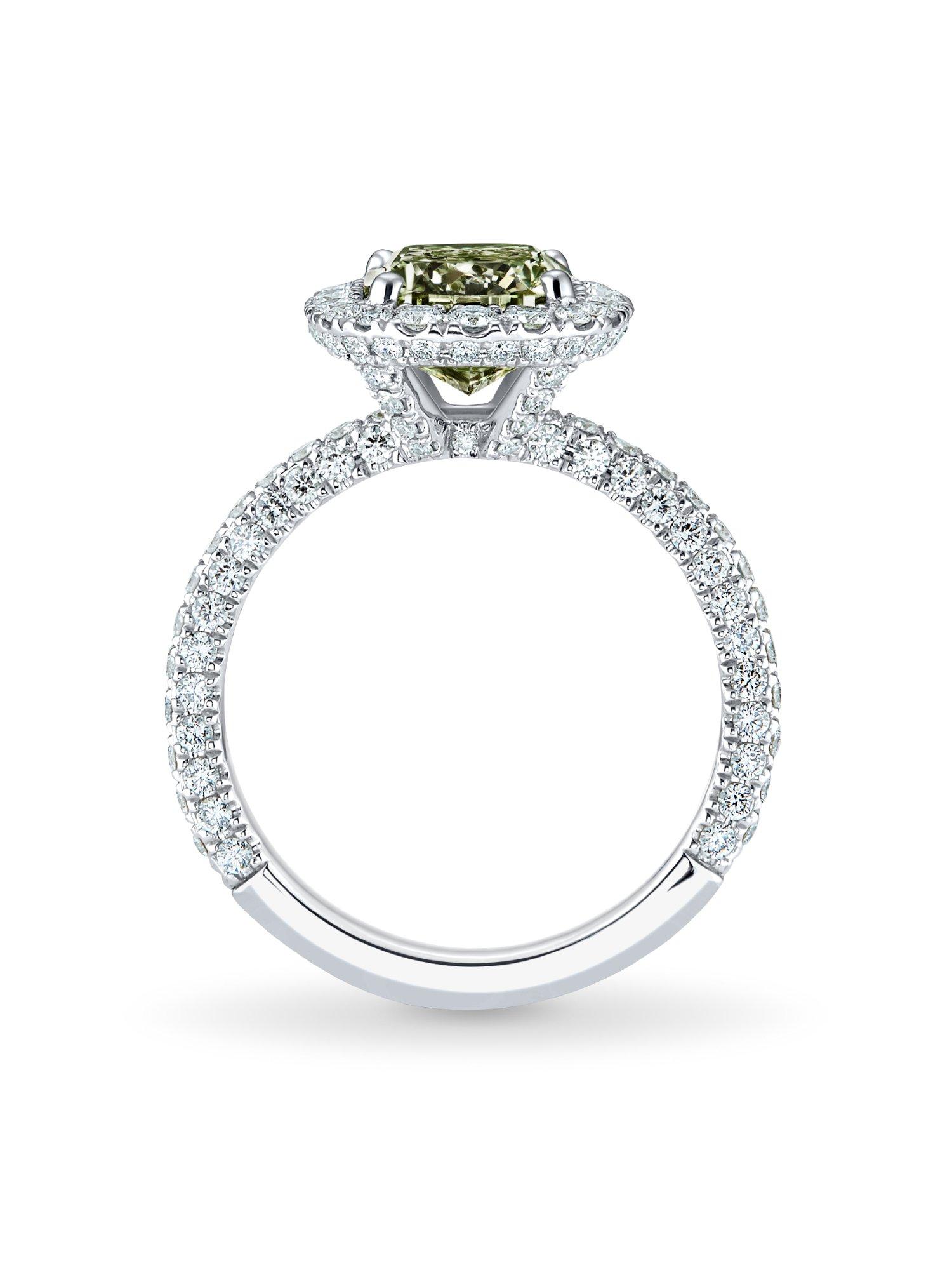 Aura fancy yellow-green cushion-cut diamond ring, image 1