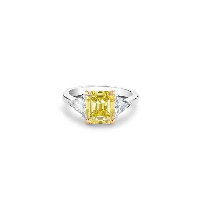 Solitaire DB Classic diamant jaune fancy vivid taille émeraude