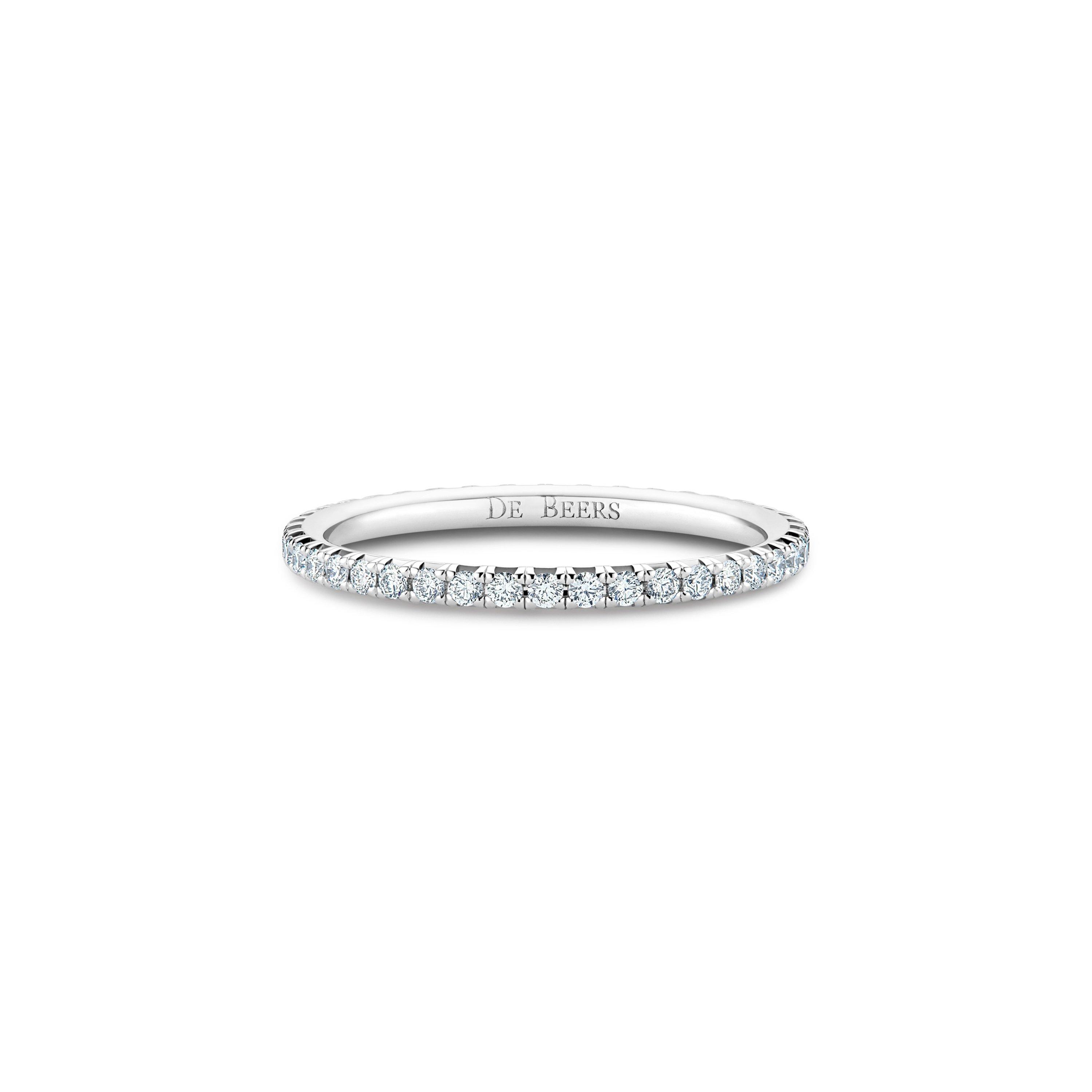 Aura round brilliant diamond ring in platinum