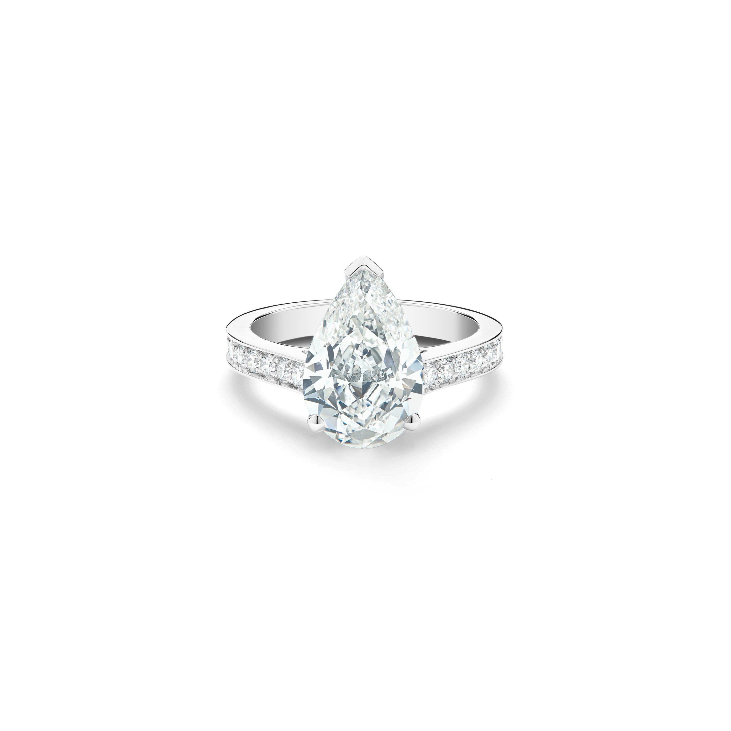 De Beers pear-cut diamond engagement rings