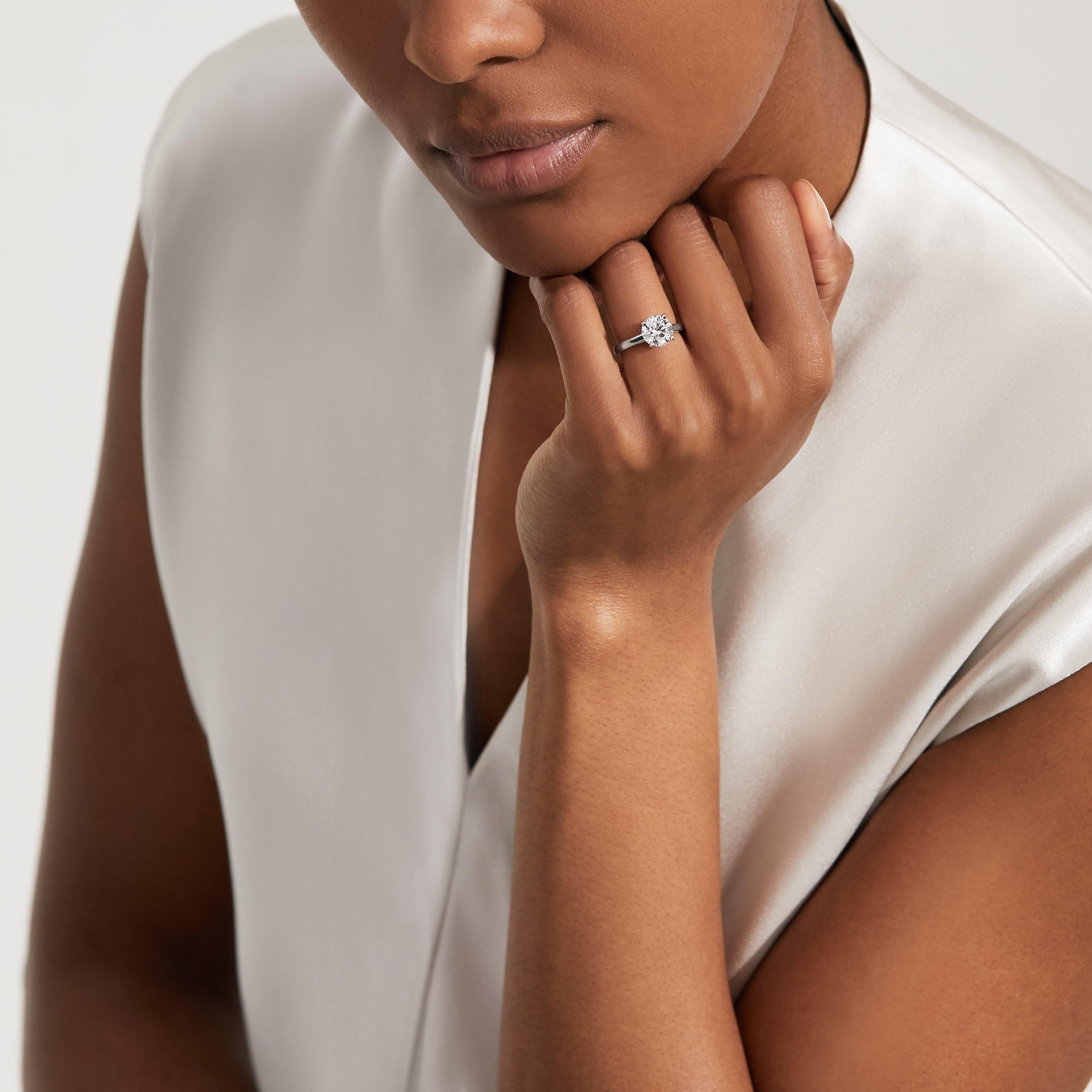 DB Classic round brilliant diamond ring, image 2