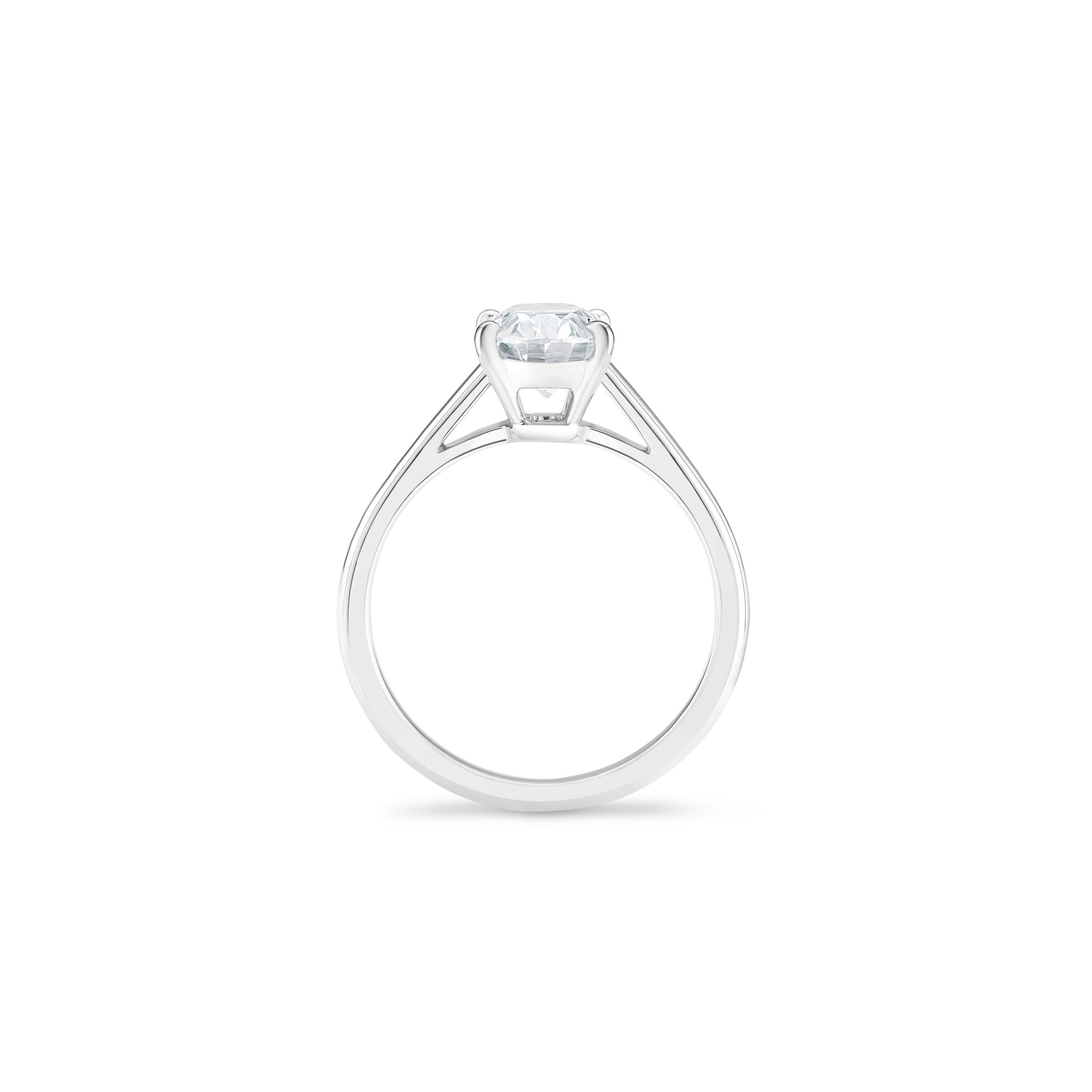 DB Classic oval-shaped diamond ring