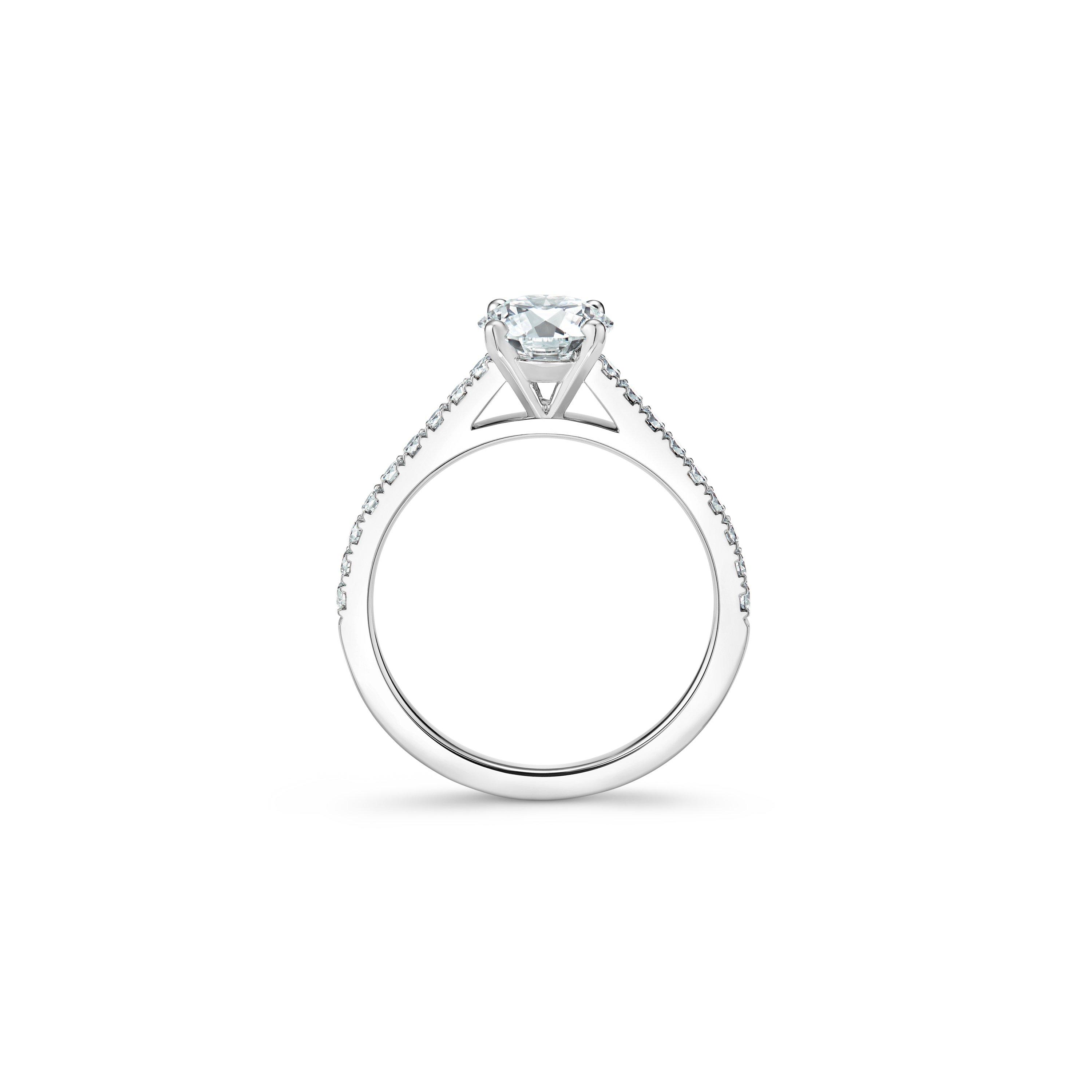 DB Classic round brilliant diamond ring