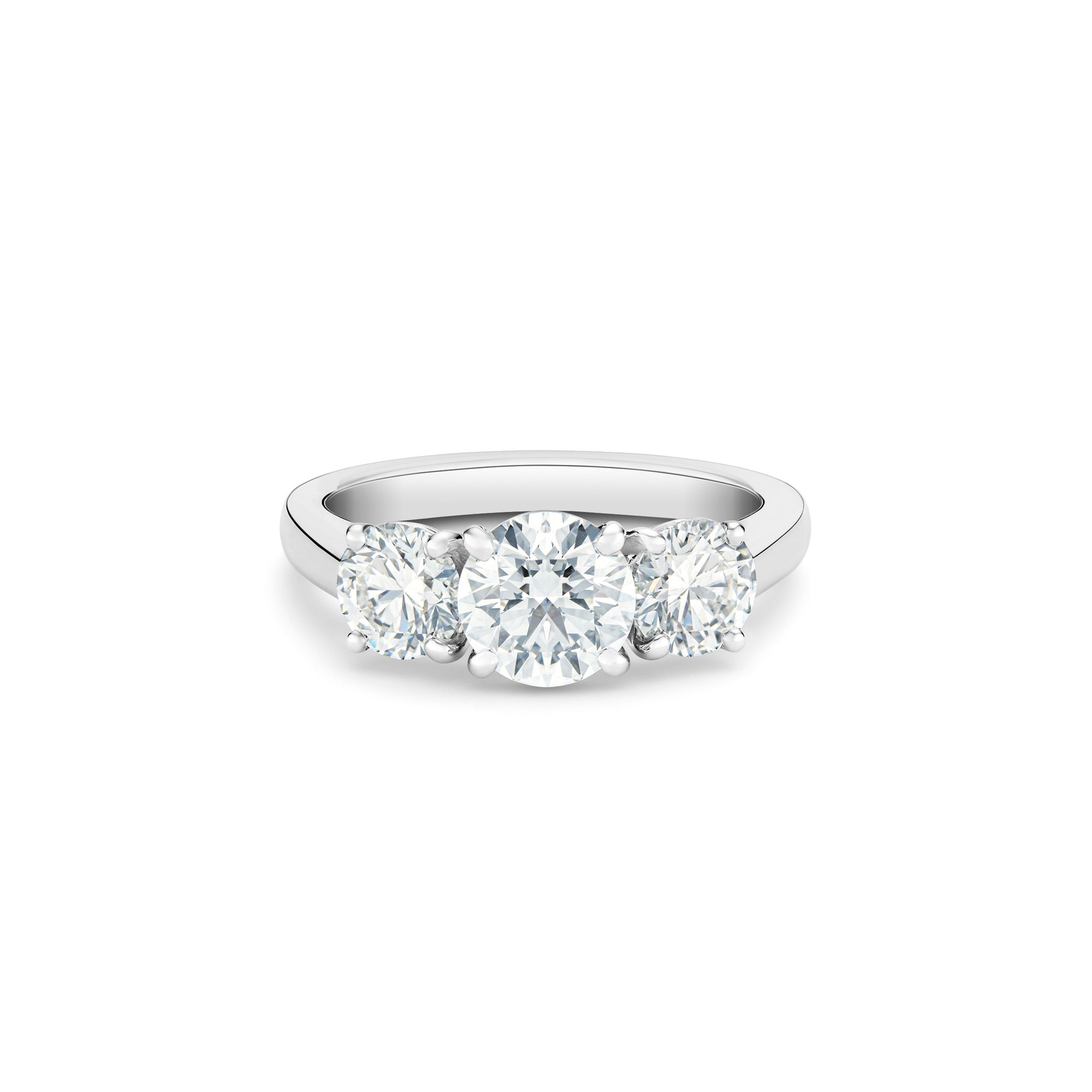 DB Classic trio round brilliant diamond ring