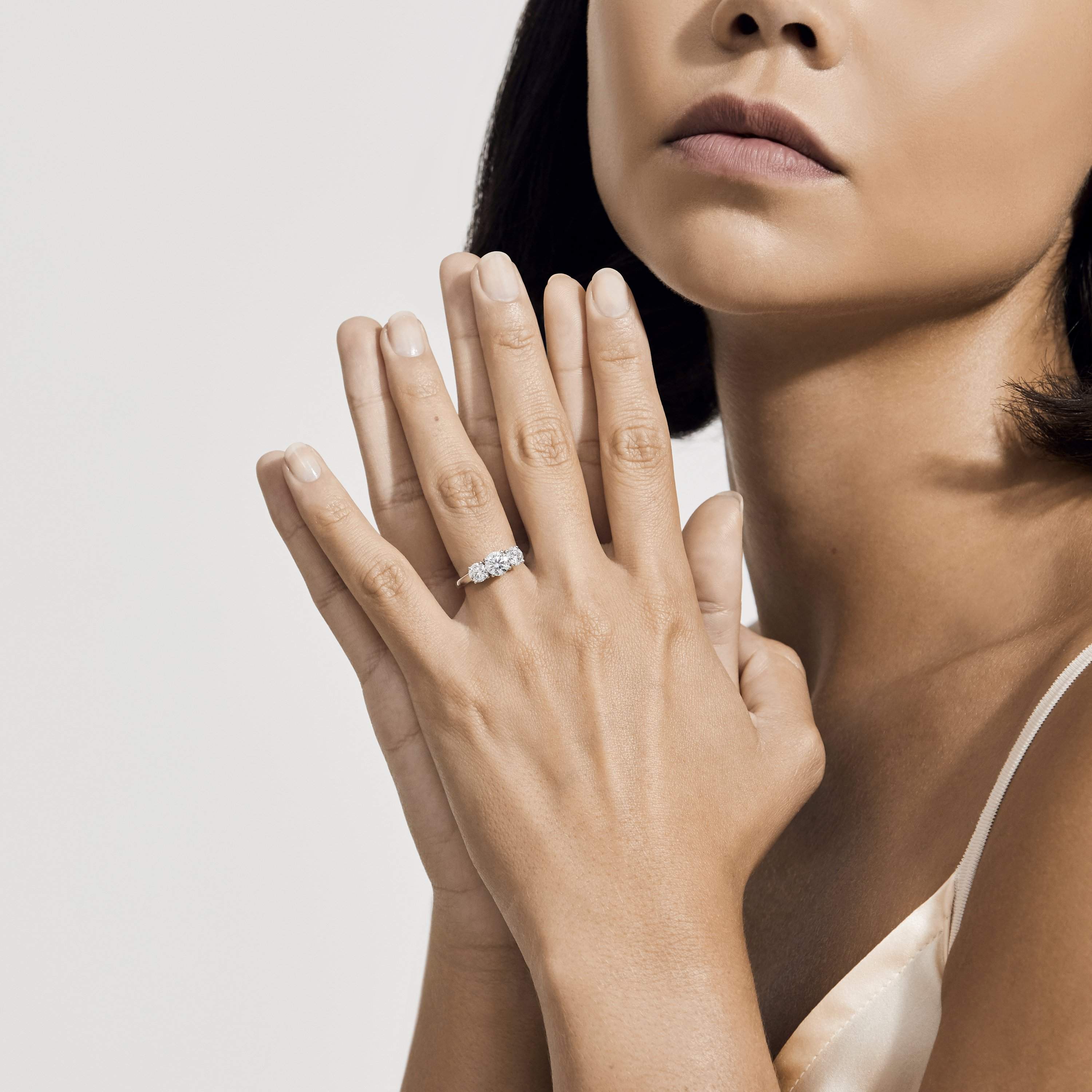 DB Classic trio round brilliant diamond ring DB Classic trio round brilliant diamond ring, image 2