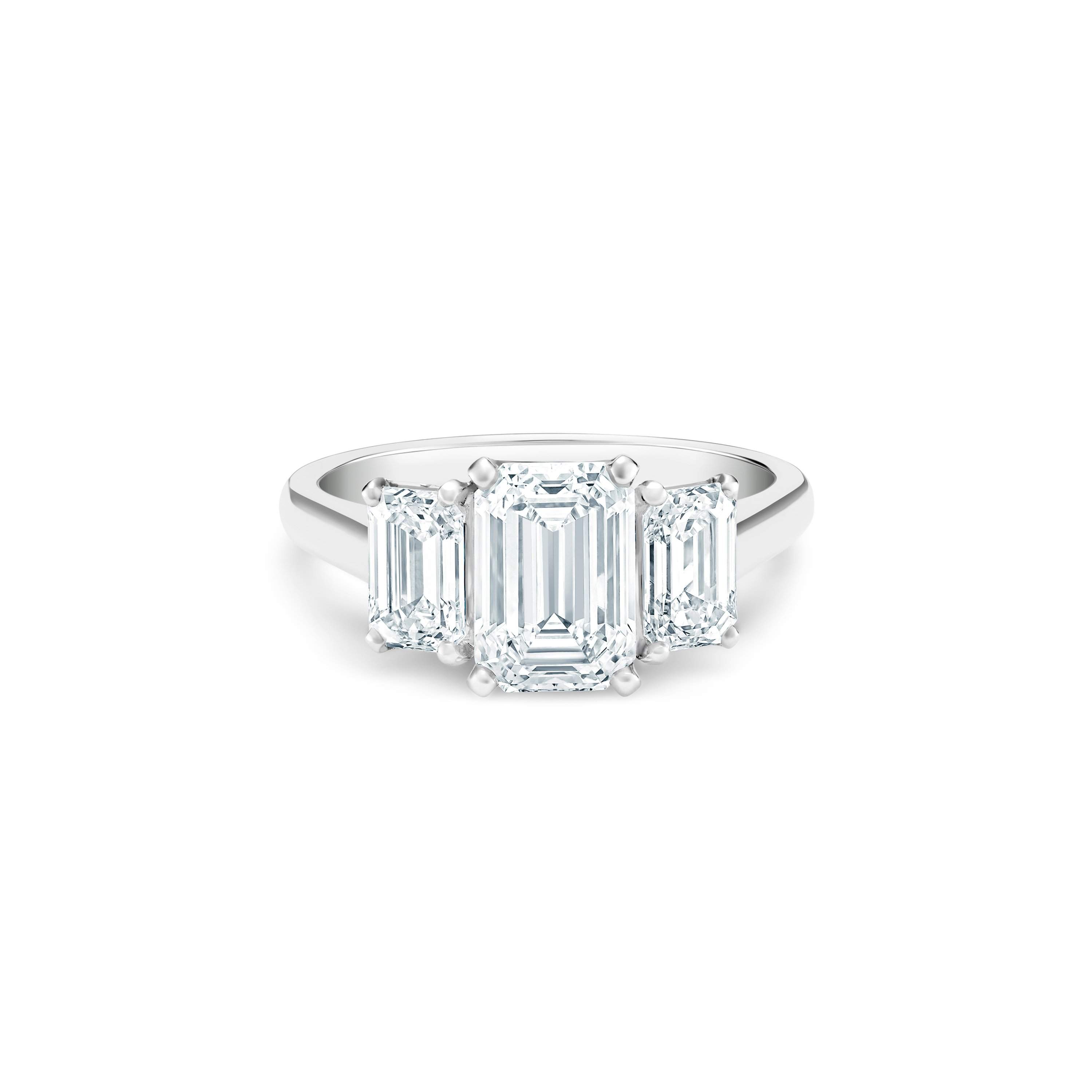 Solitaire DB Classic Trio Diamants Taille Emeraude De Beers FR