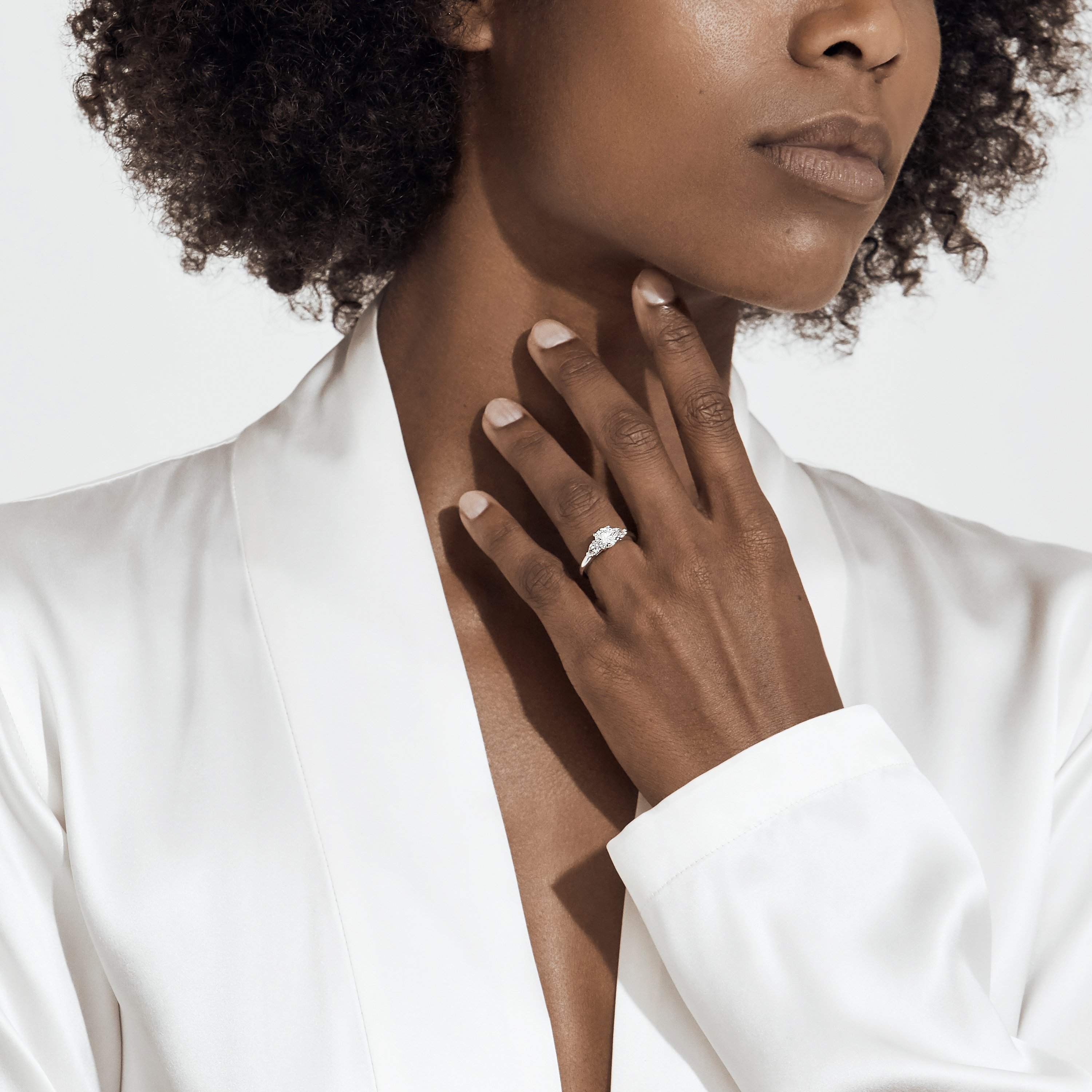 DB Classic鉑金圓形和梨形鑽石戒指 DB Classic鉑金圓形和梨形鑽石戒指, image 2