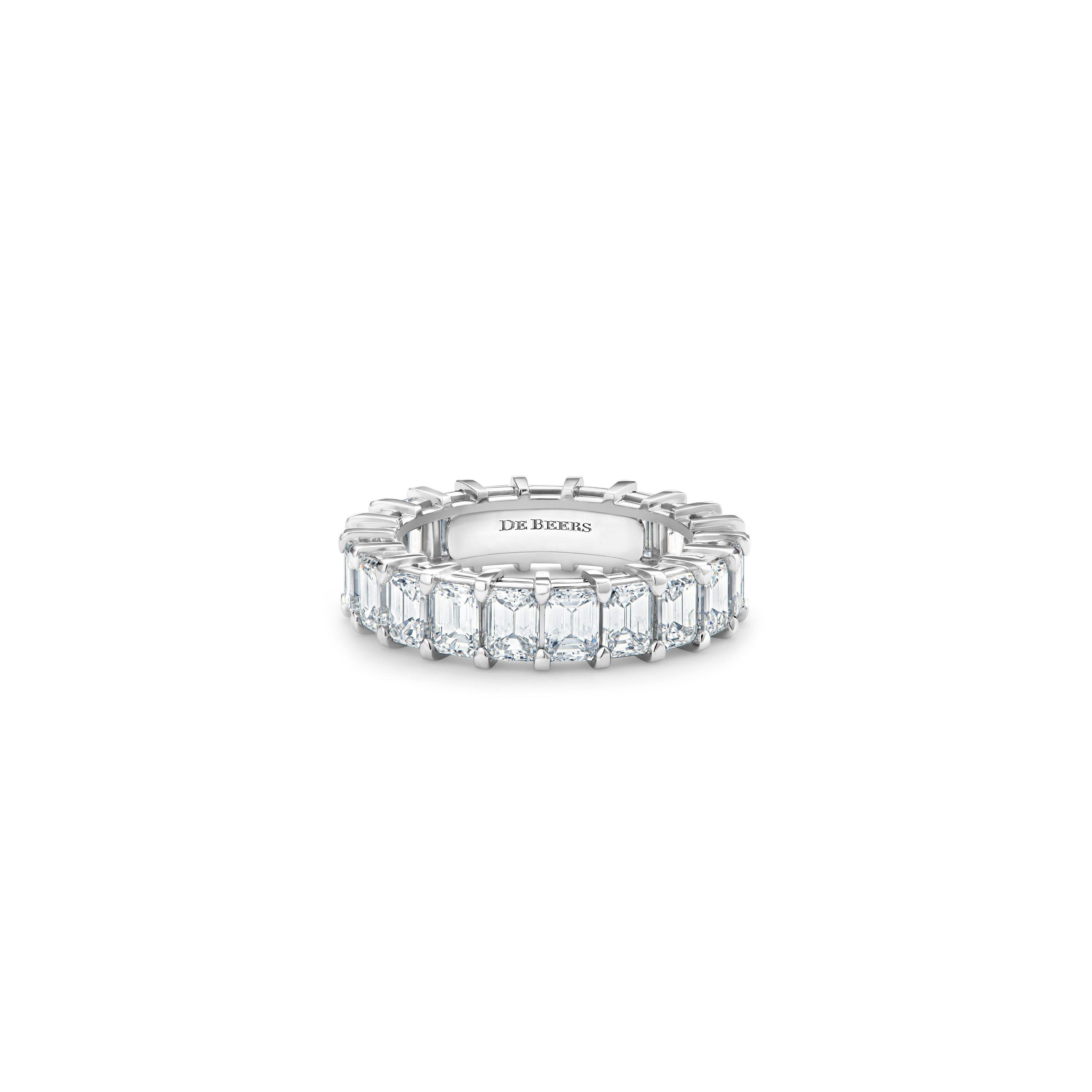 DB Classic emerald-cut diamond ring