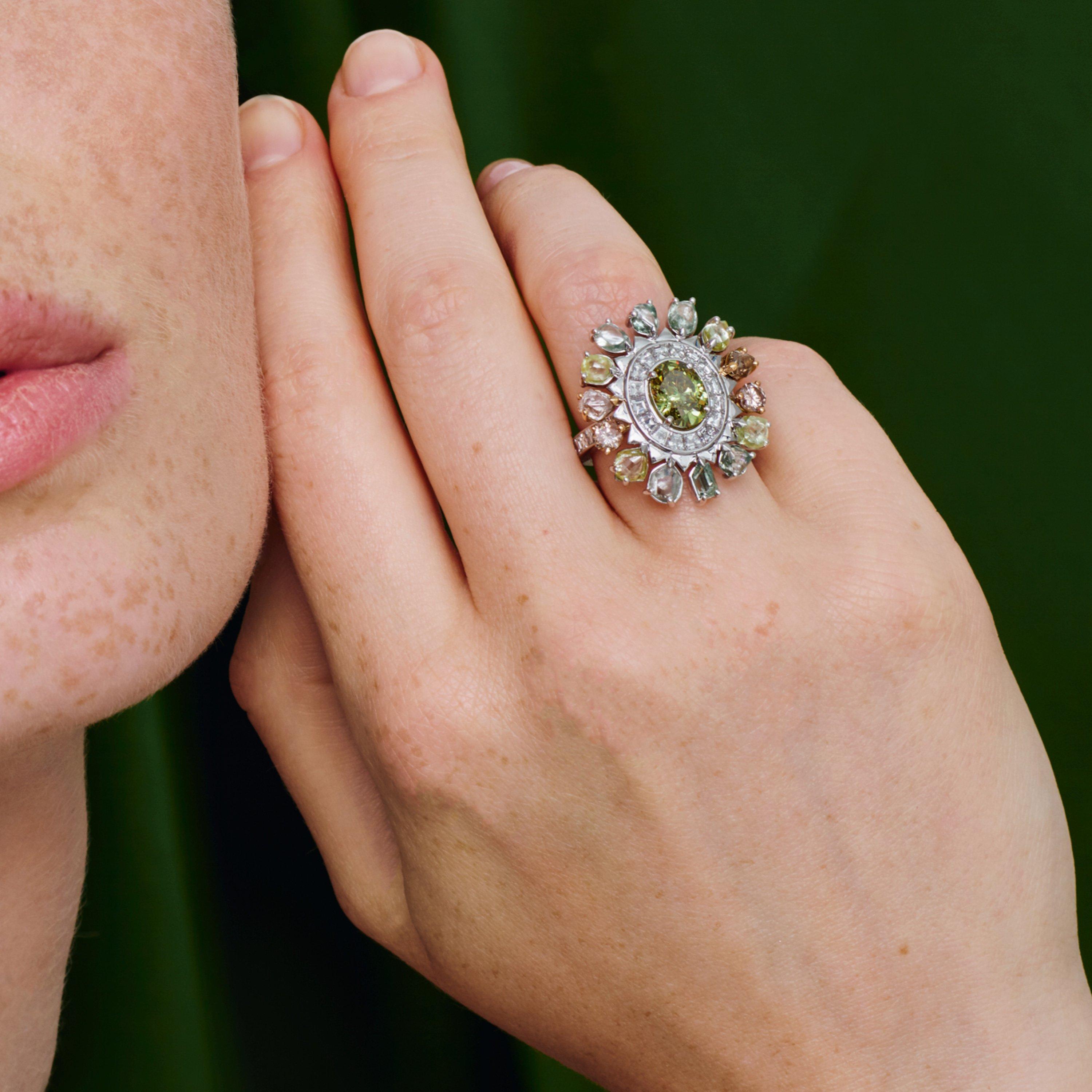 Portraits of Nature by De Beers 系列 Knysna Chameleon 戒指