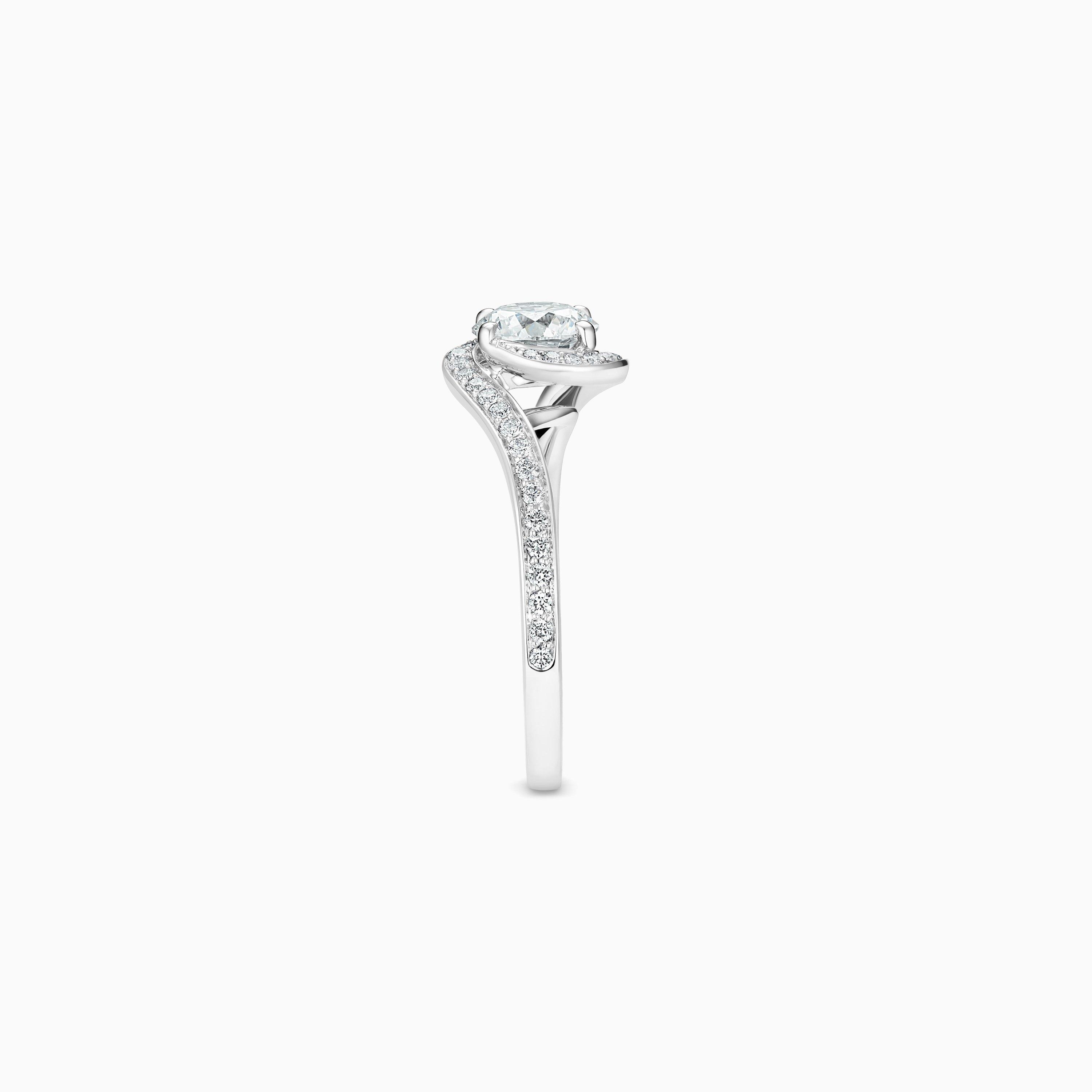 Caress round brilliant diamond ring | De Beers US