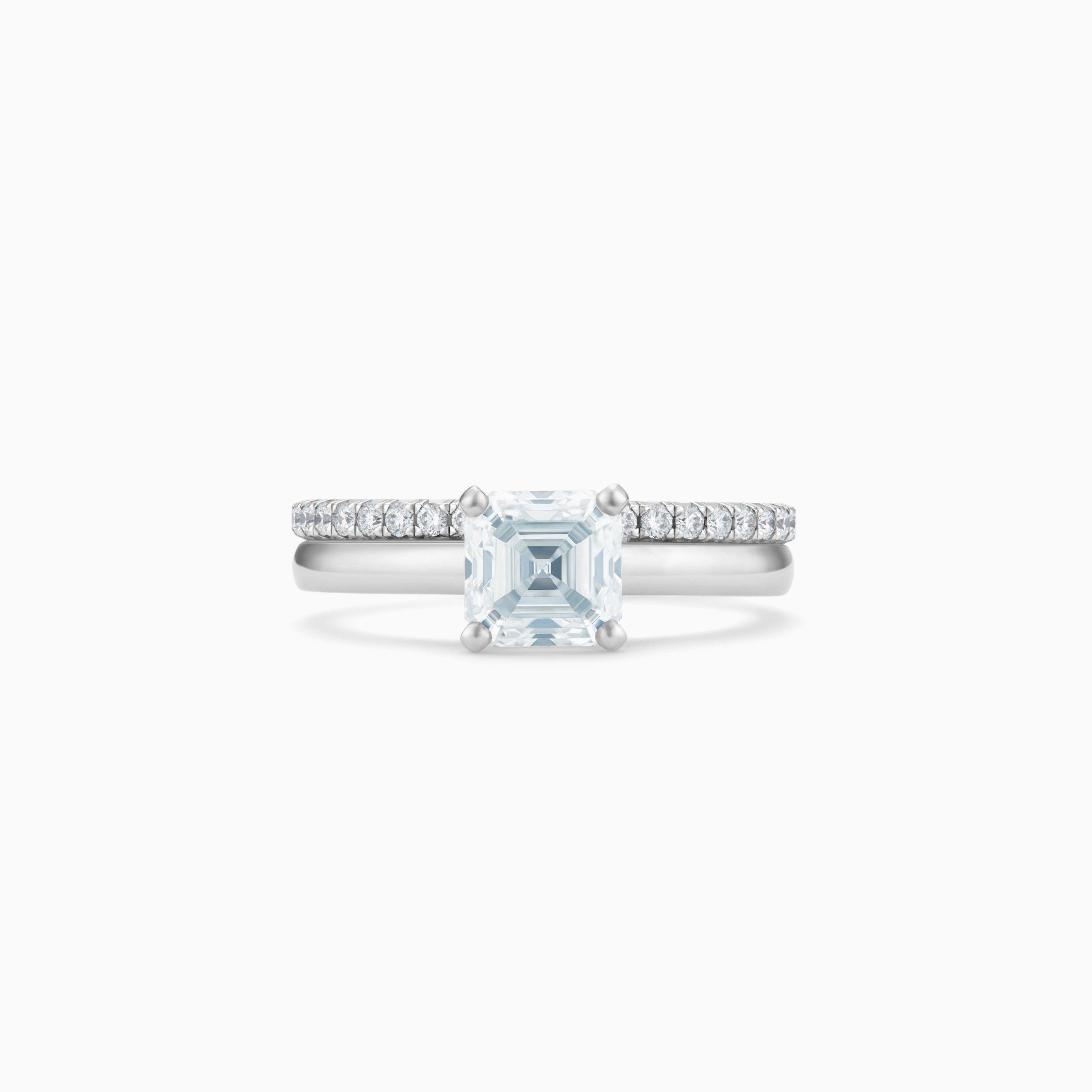 DB Classic asscher-cut diamond ring | De Beers US