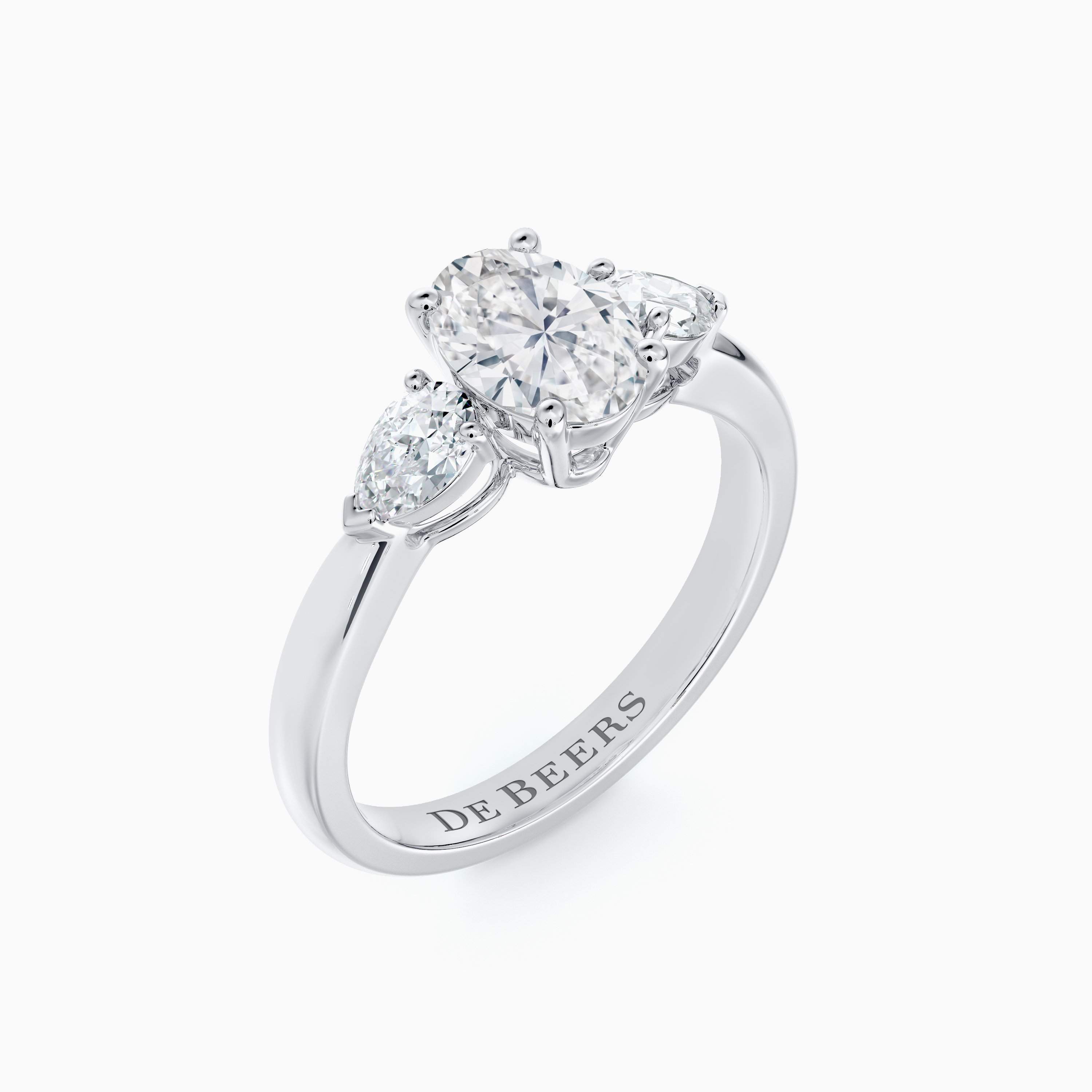 Solitaire DB Classic Taille Ovale et Diamants Latéraux Taille Poire Solitaire DB Classic Taille Ovale et Diamants Latéraux Taille Poire, image 2