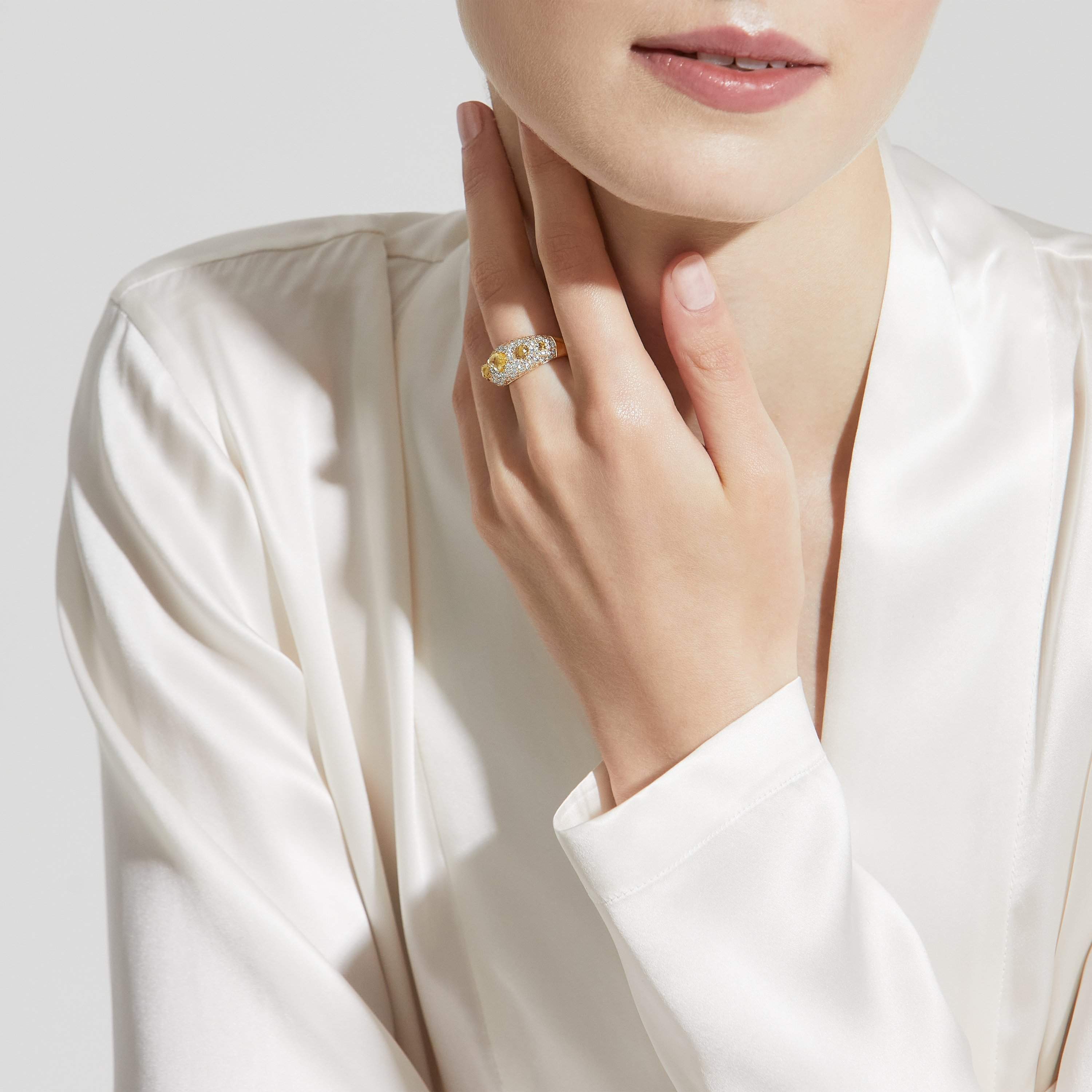 Talisman cocktail ring in yellow gold De Beers CA
