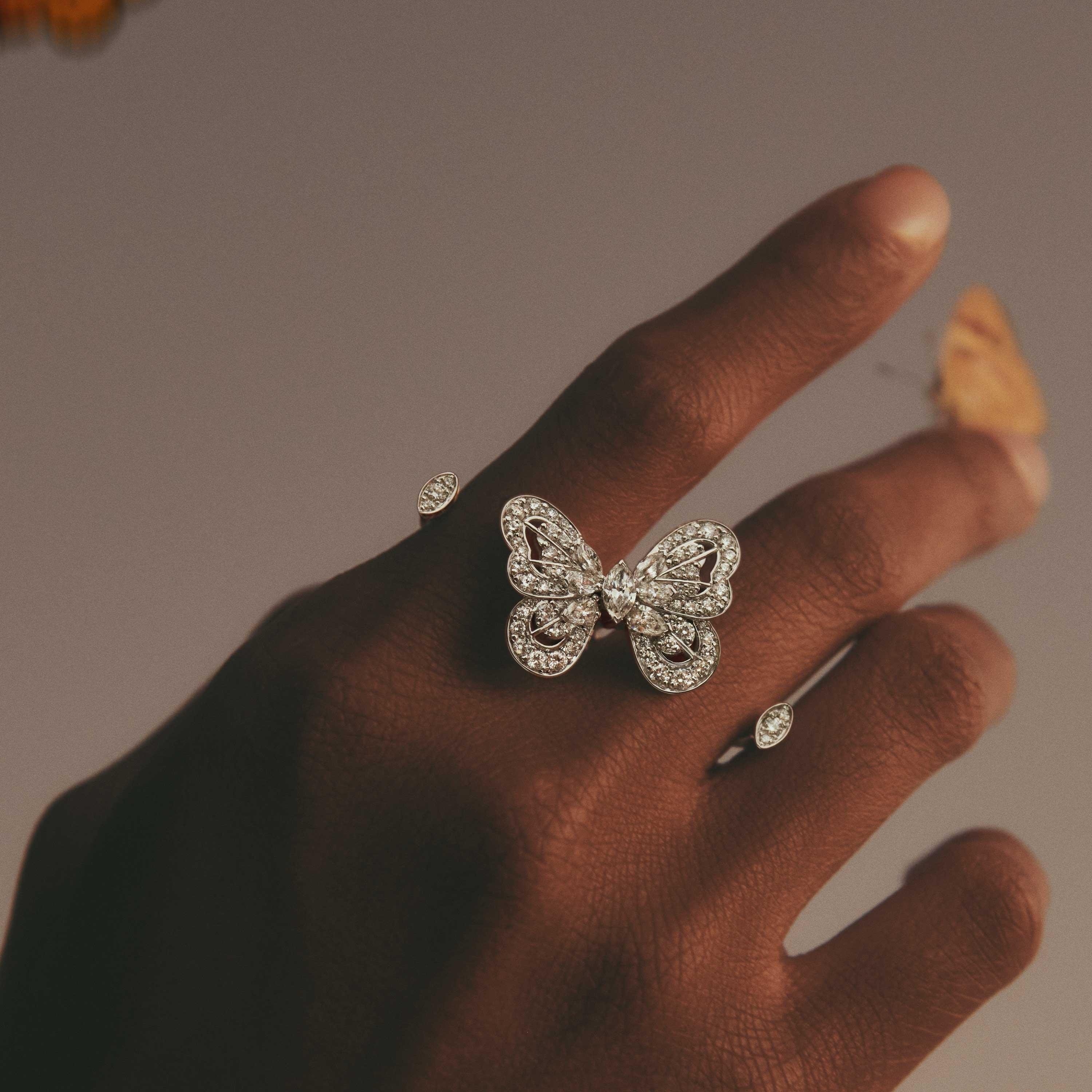 Portraits of Nature butterfly ring in white gold, image 2