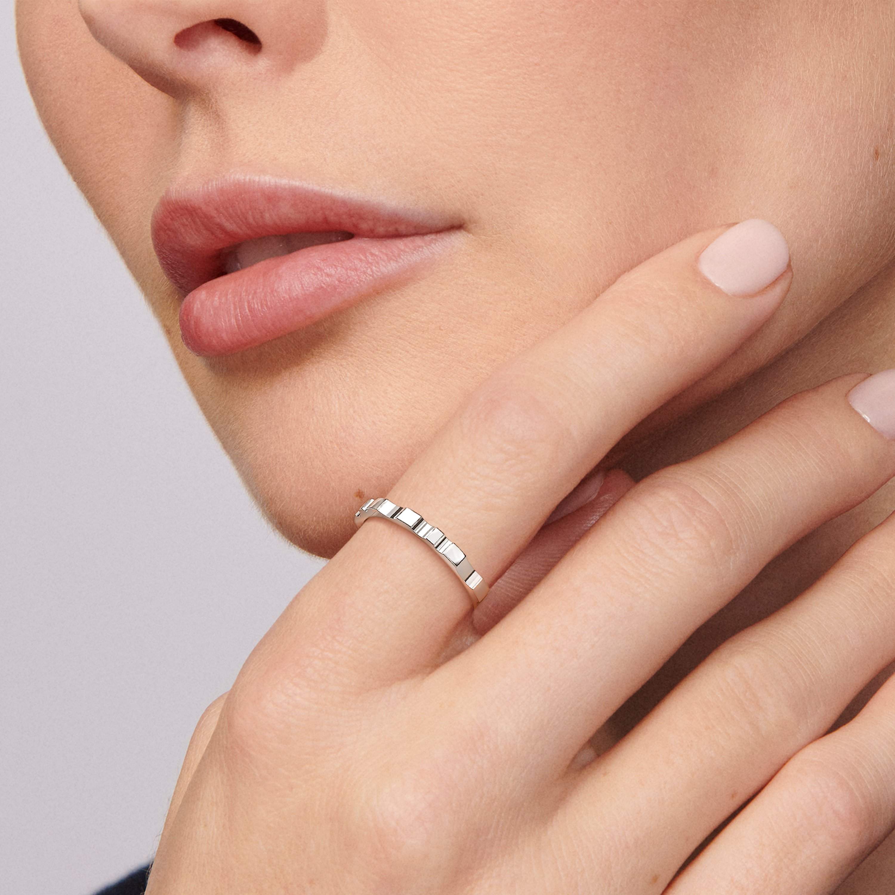 De Beers RVL Band Ring in White Gold De Beers RVL Band Ring in White Gold, image 3