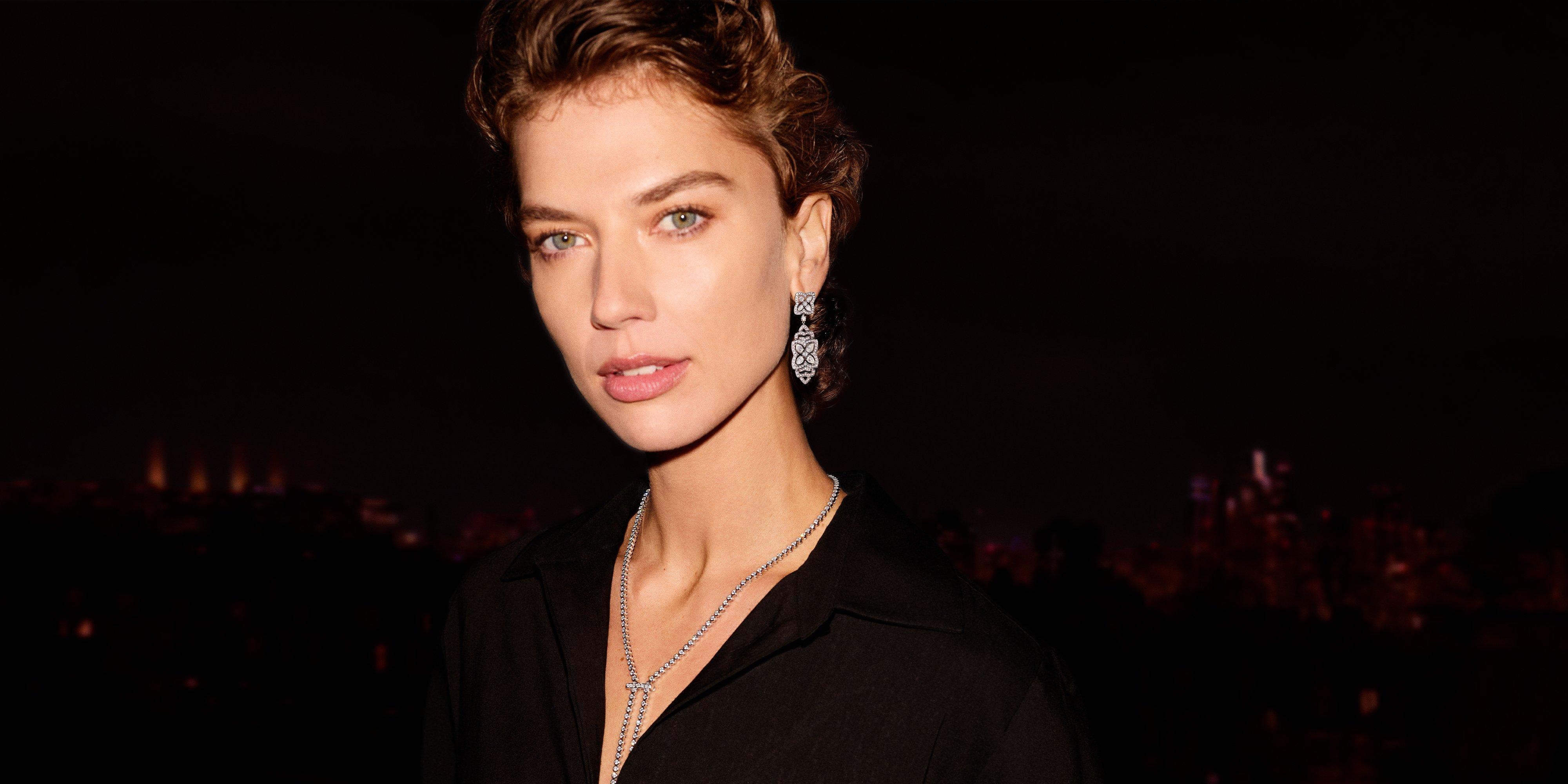 High Jewellery Lotus by DE BEERS Model