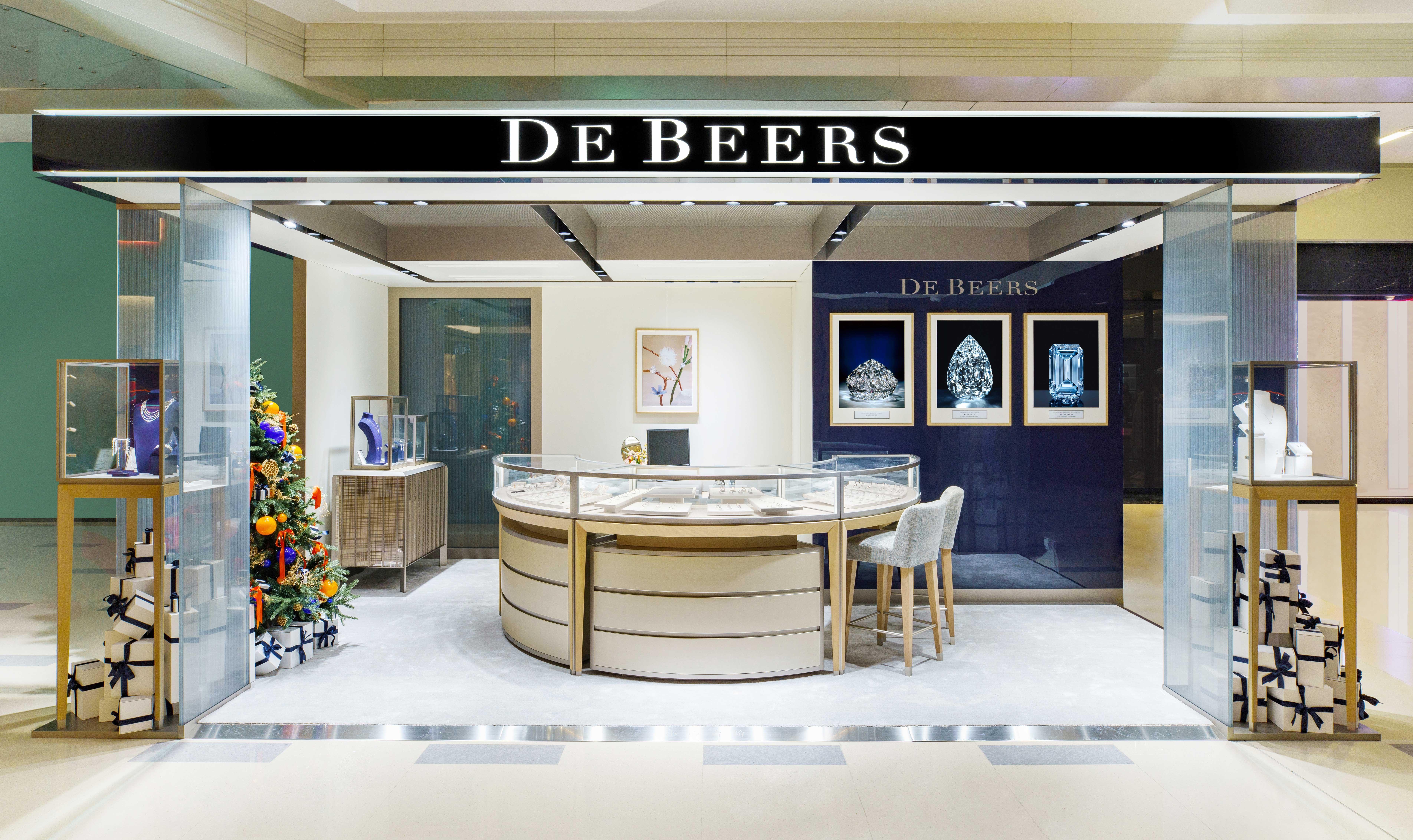 De Beers Diamond Jewellers Opens Third Store in Hong Kong