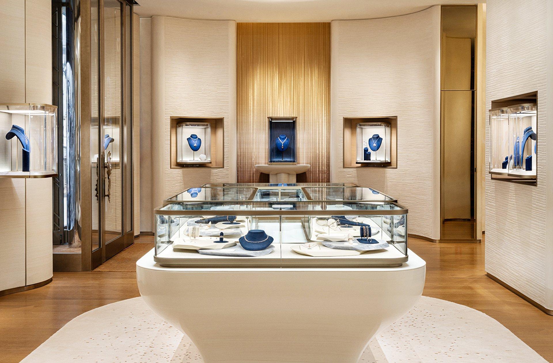 Find a De Beers Store