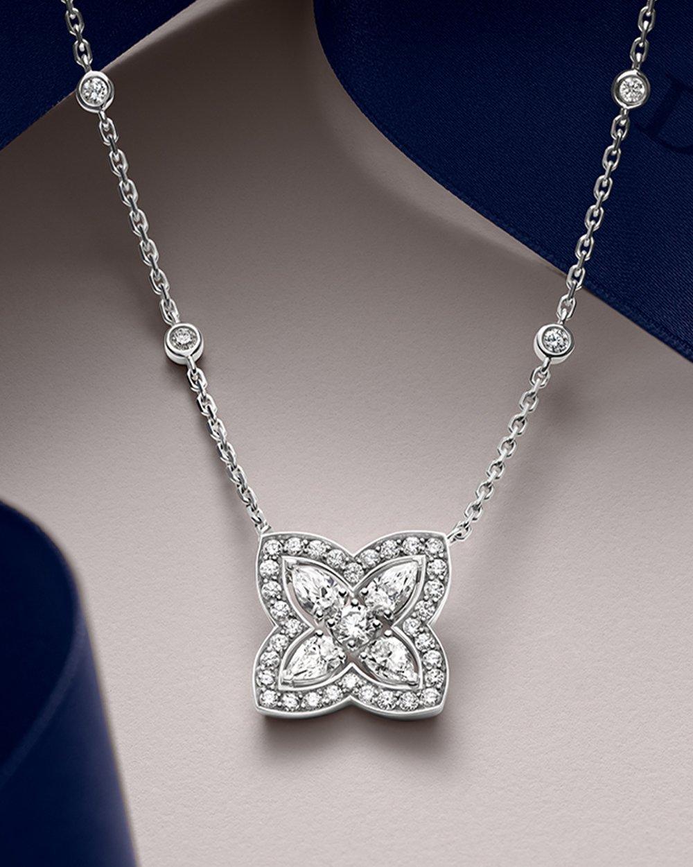 Diamond Necklaces Gifts
