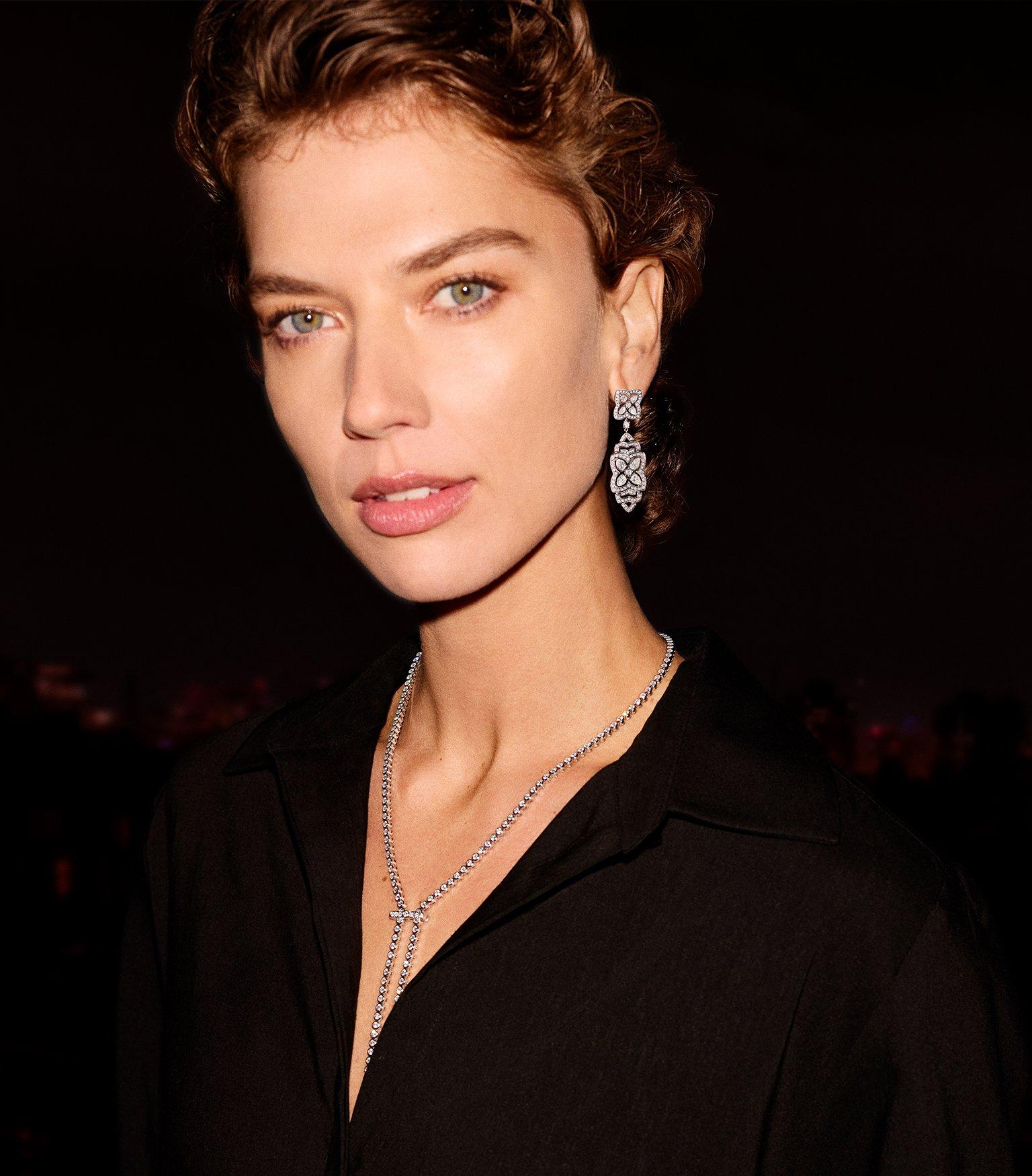 High Jewellery Lotus by DE BEERS Model