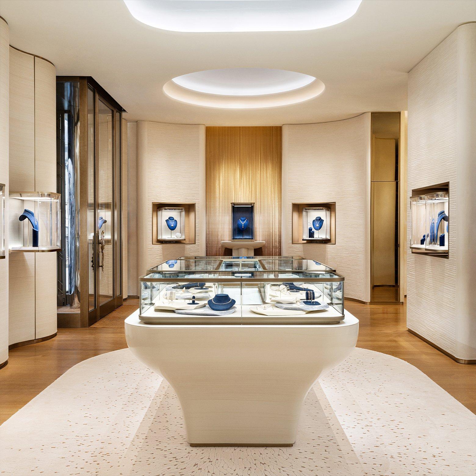 Find a De Beers Store