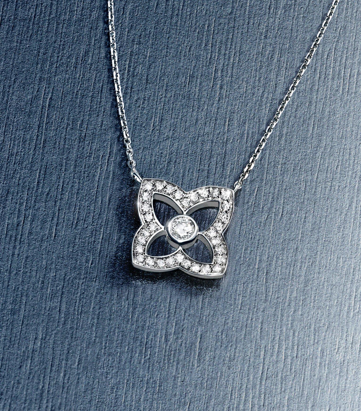 Lotus by DE BEERS Model Jewellery Collection