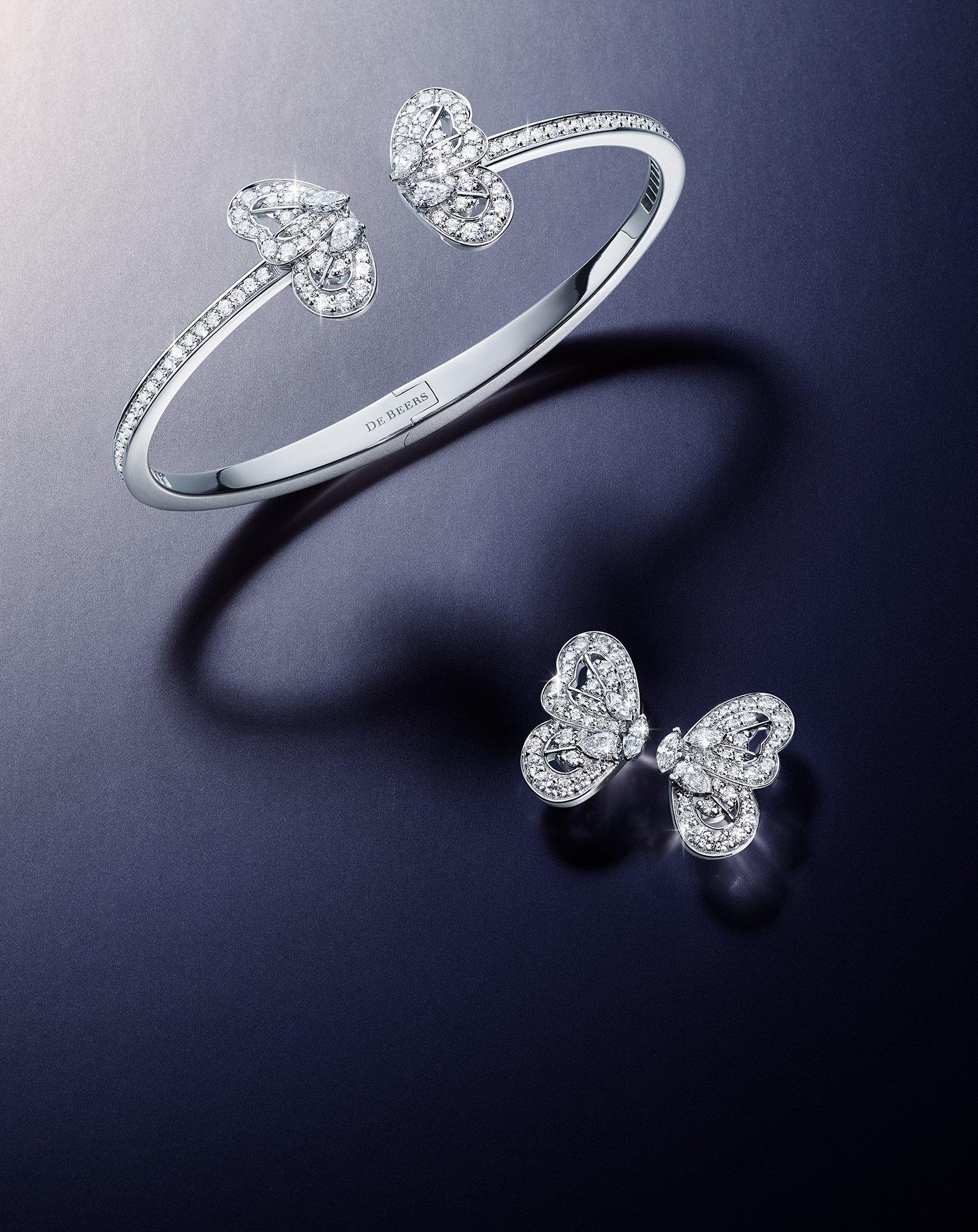 Lotus on model wearing Lotus by DE BEERS jewellery collection