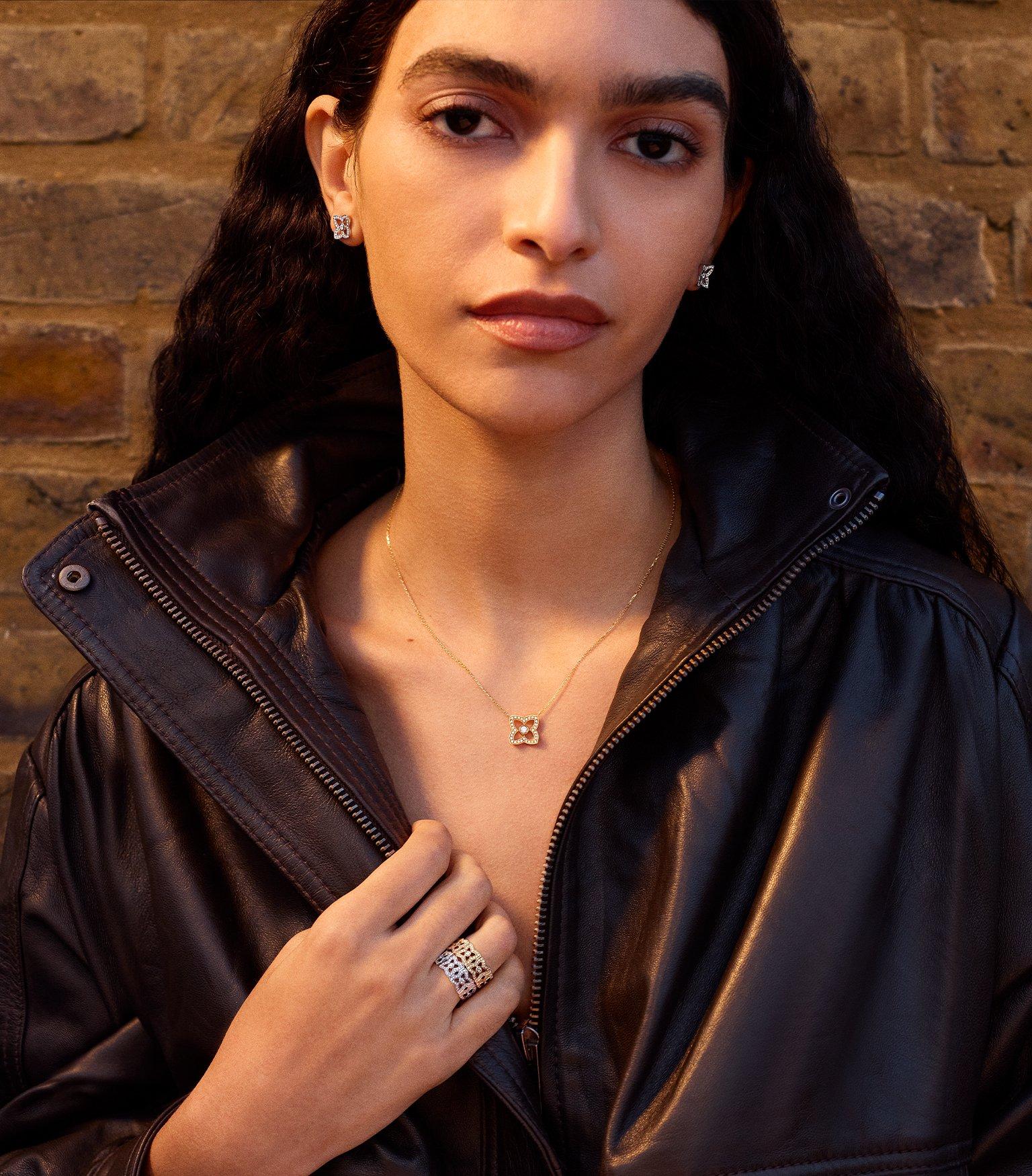 Lotus by DE BEERS Model Jewellery Collection