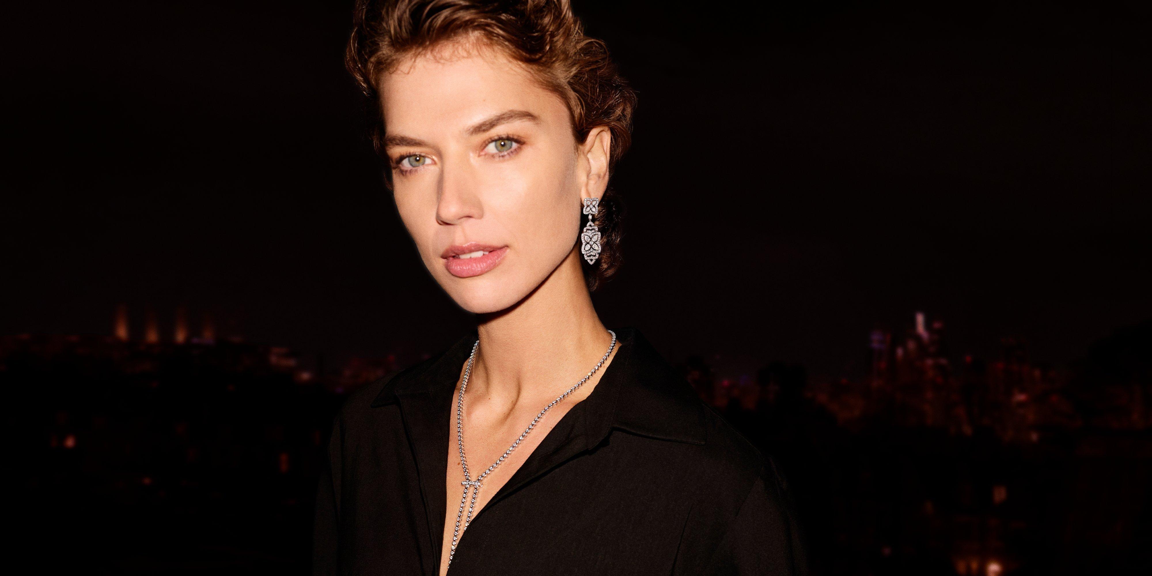 High Jewellery Lotus by DE BEERS Model